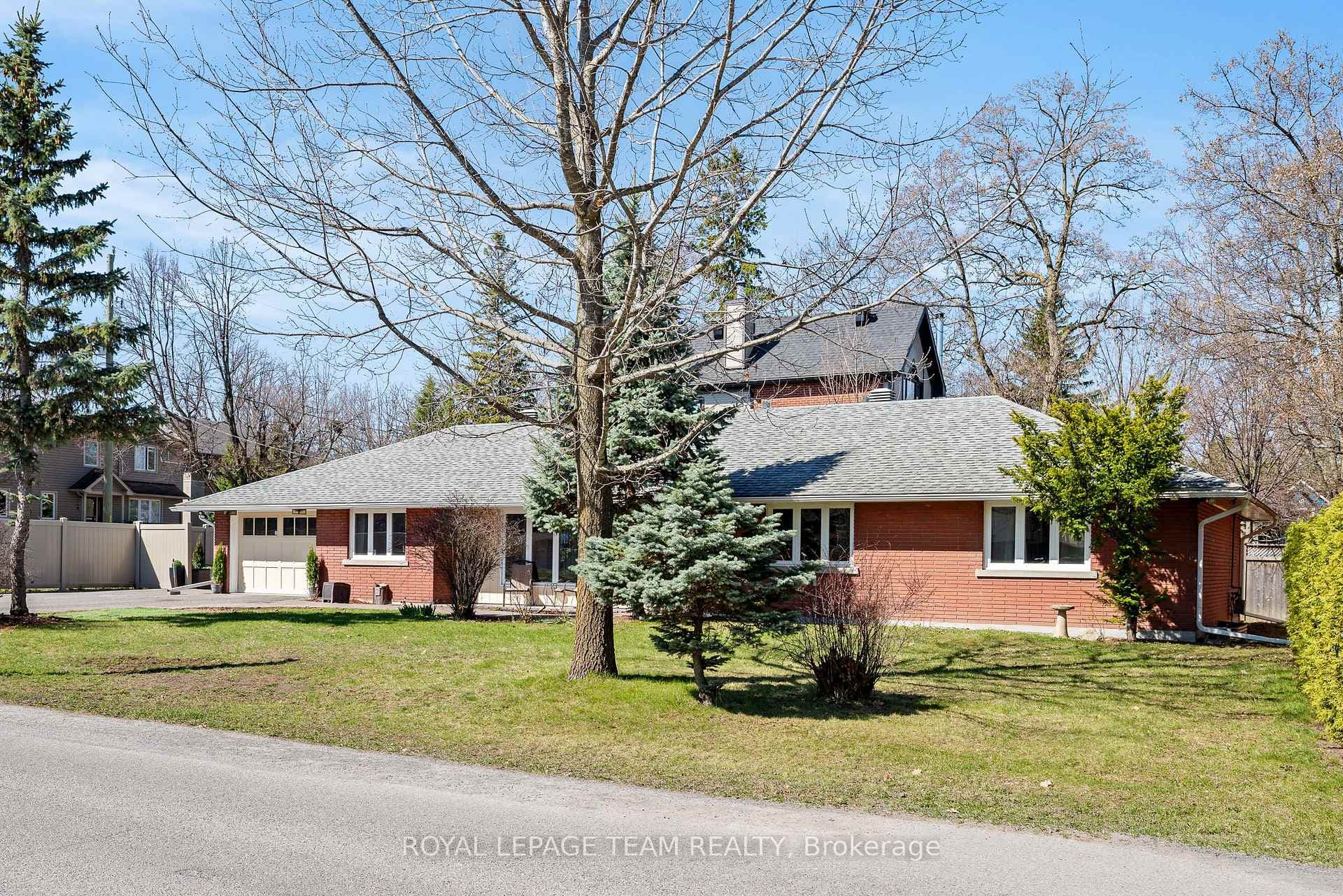 1986 Fairbanks Avenue, Alta Vista and Area, ON K1H 5Y6