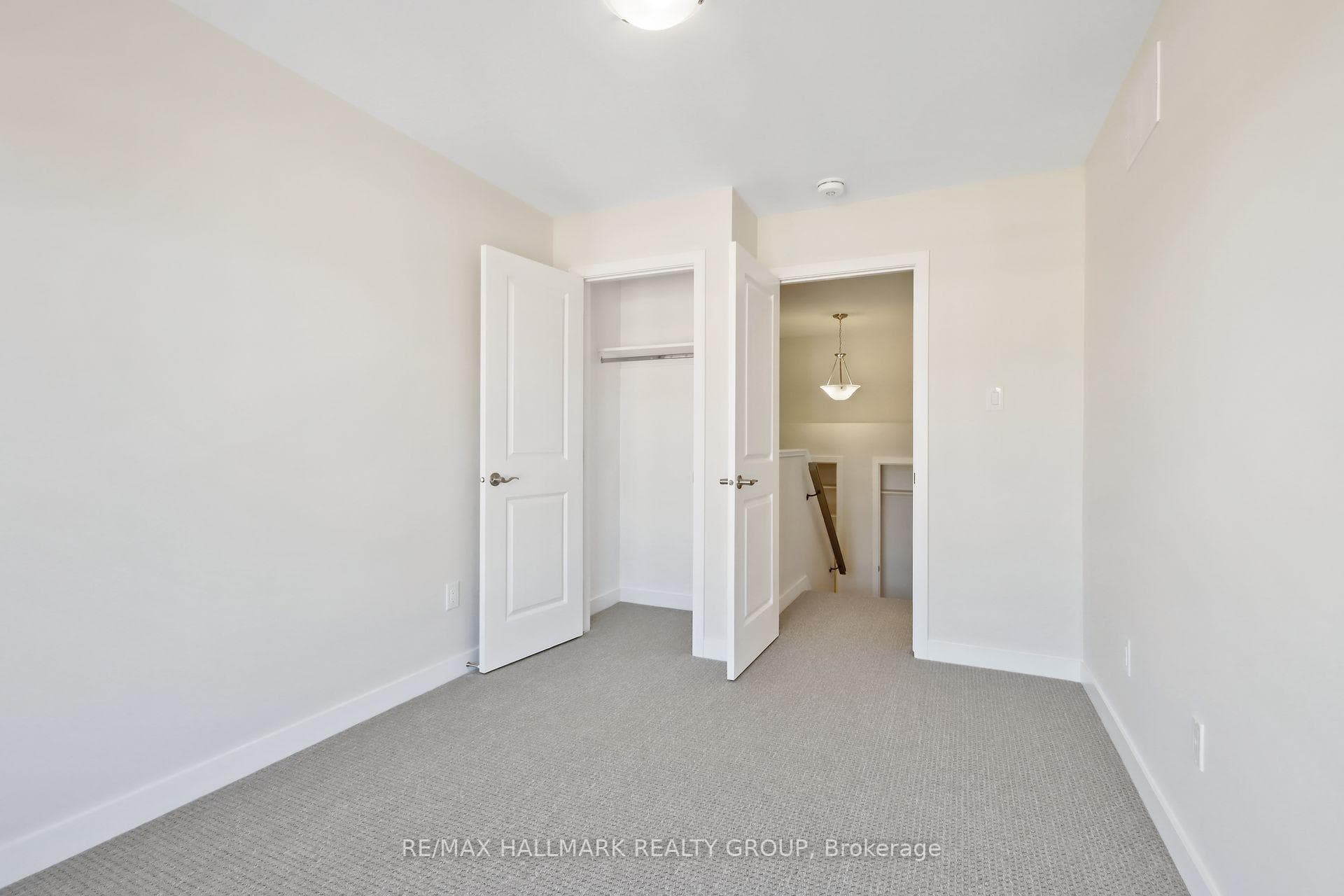 402 JEWELWING Private, Blossom Park - Airport and Area, ON K1X 0M7