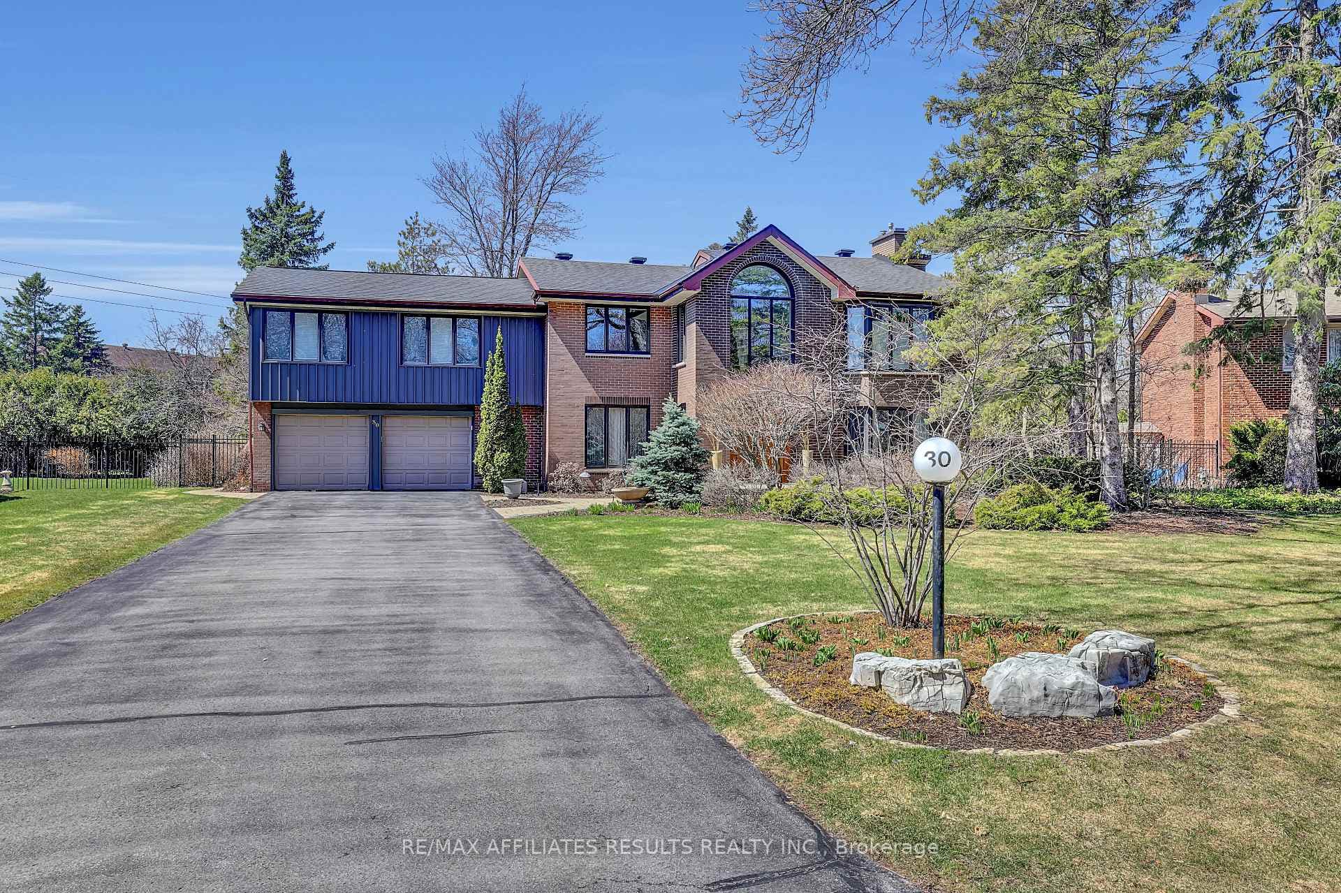 30 Pentland Crescent, Kanata, ON K2K 1V5
