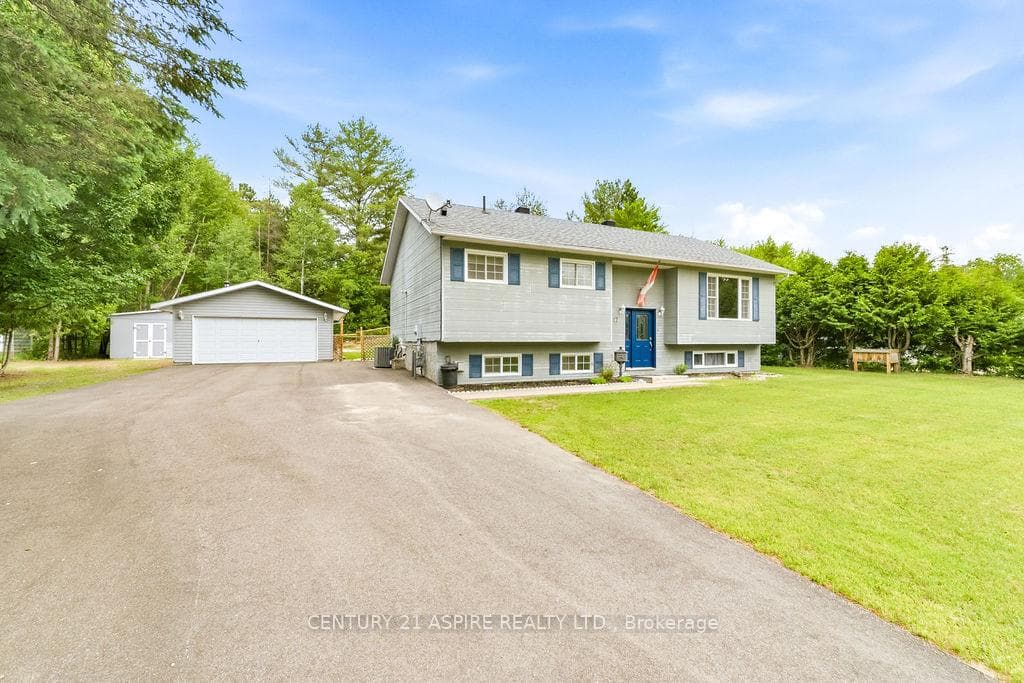 17 Martin Street, Laurentian Hills, ON K0J 1J0