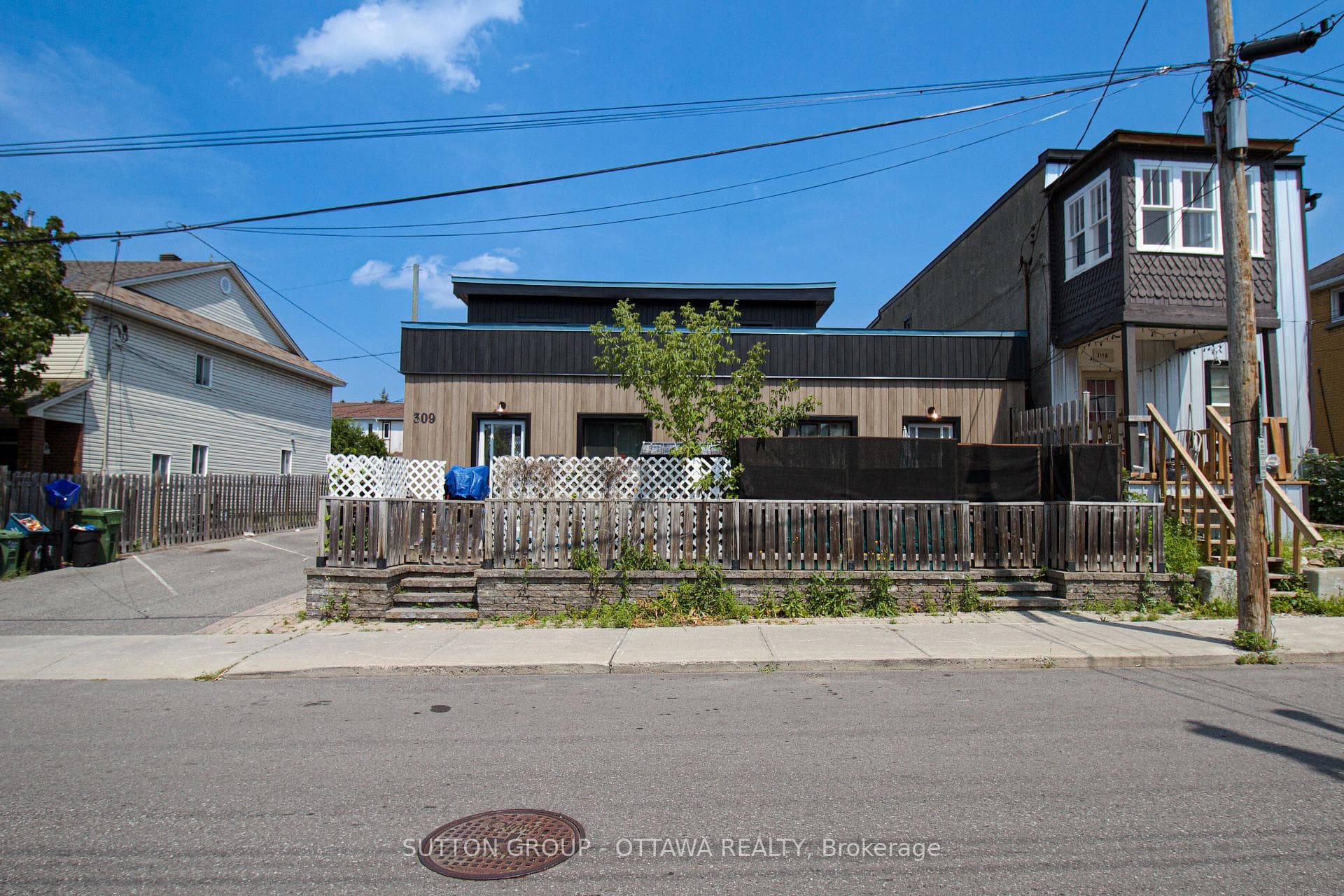 309 Cyr Avenue, Vanier and Kingsview Park, ON K1L 7N6