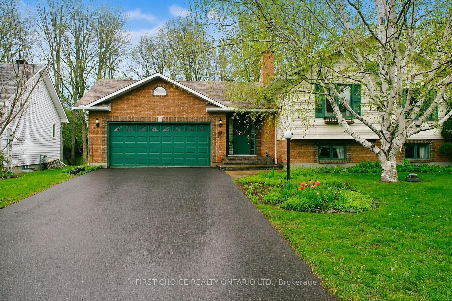 13 Queenston Drive, Stittsville - Munster - Richmond, ON K0A 2Z0