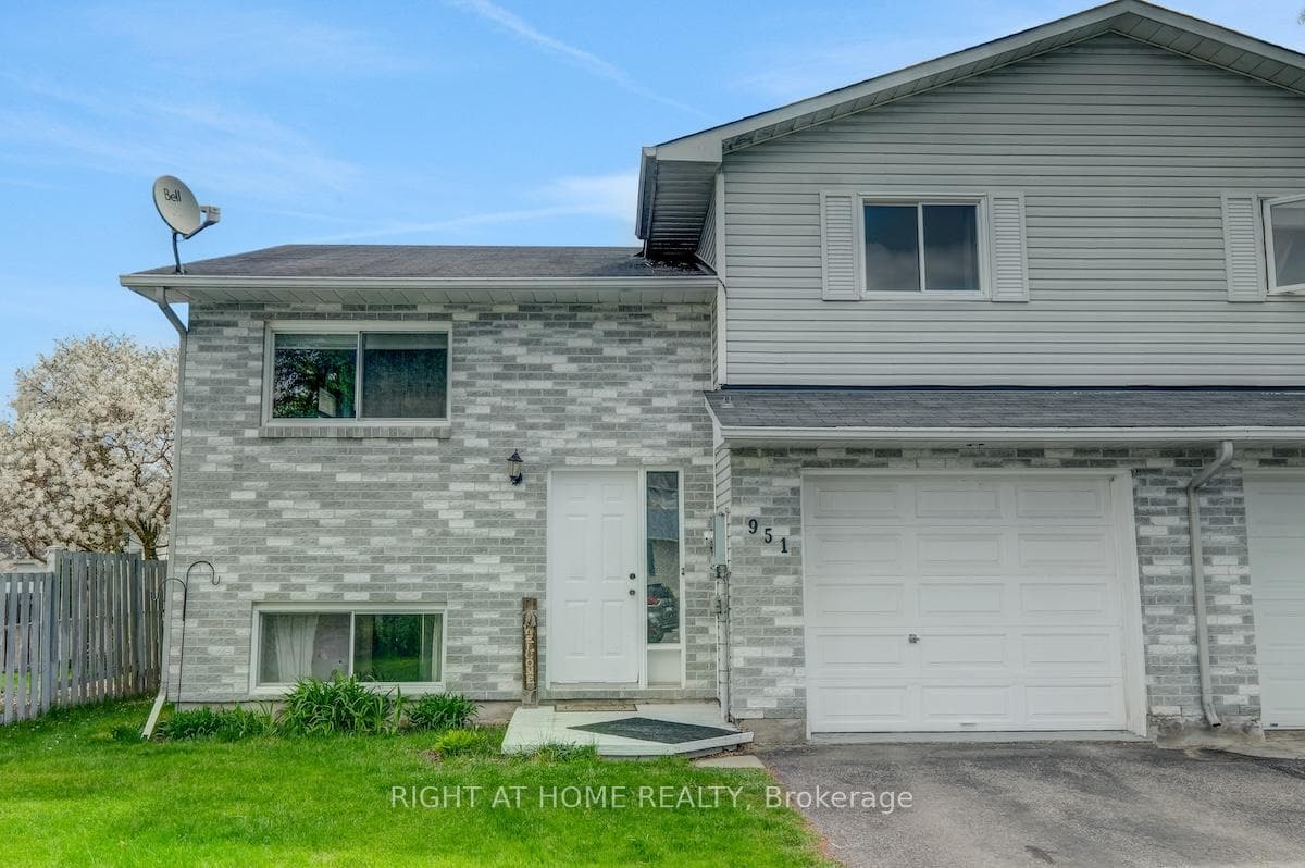 951 Lawrence Street, Clarence-Rockland, ON K4K 1M8