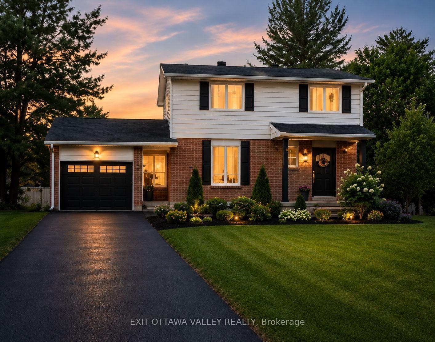13 Tamarack Street, Deep River, ON K0J 1P0