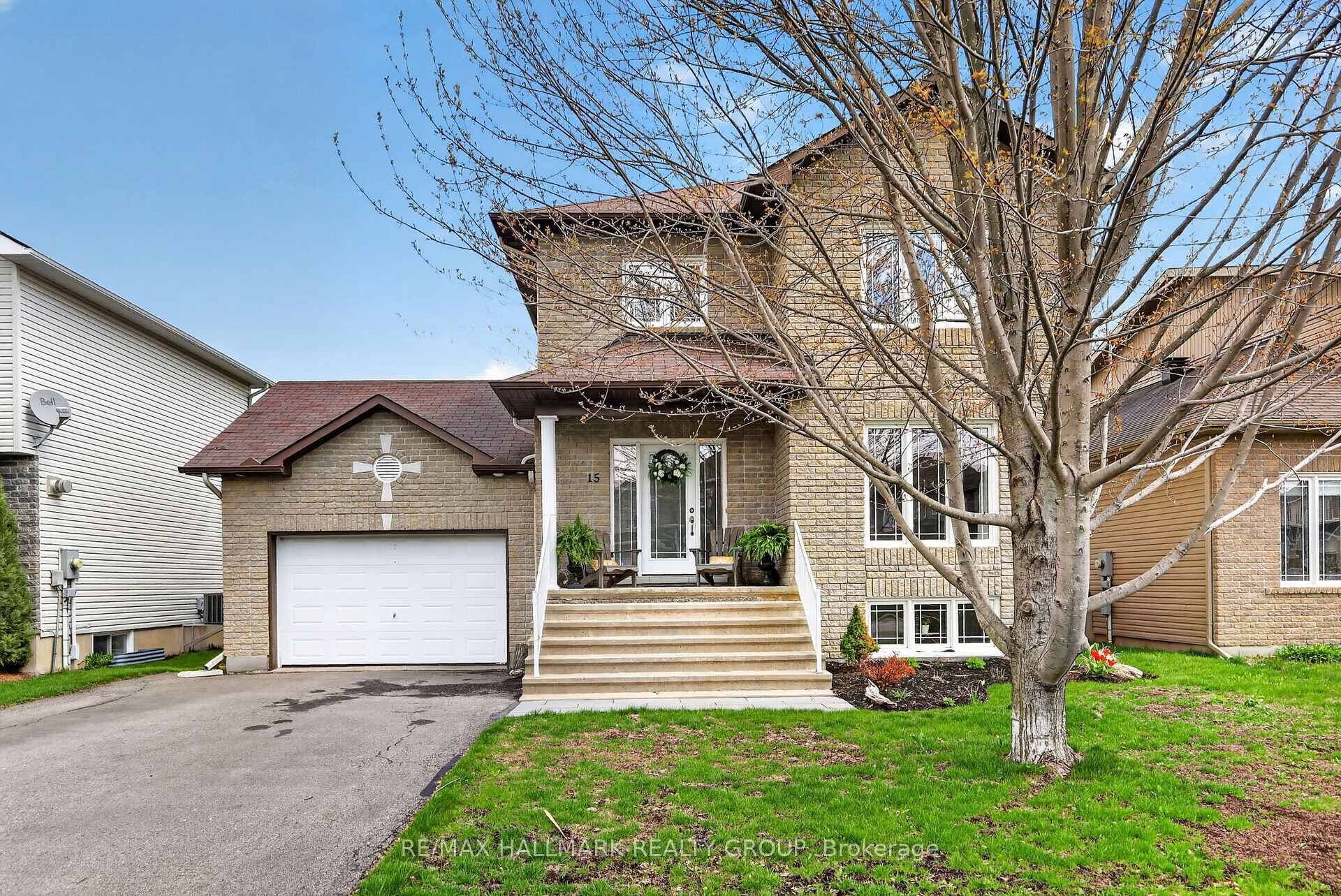 15 Manoir Street, Russell, ON K0A 1W0