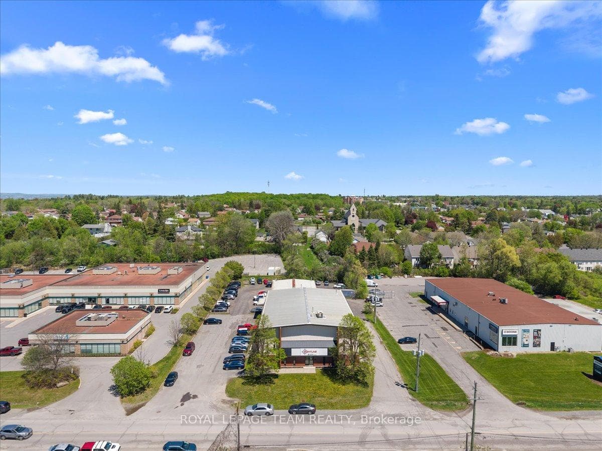 24 Edgewater Street, Kanata, ON K2L 1V8