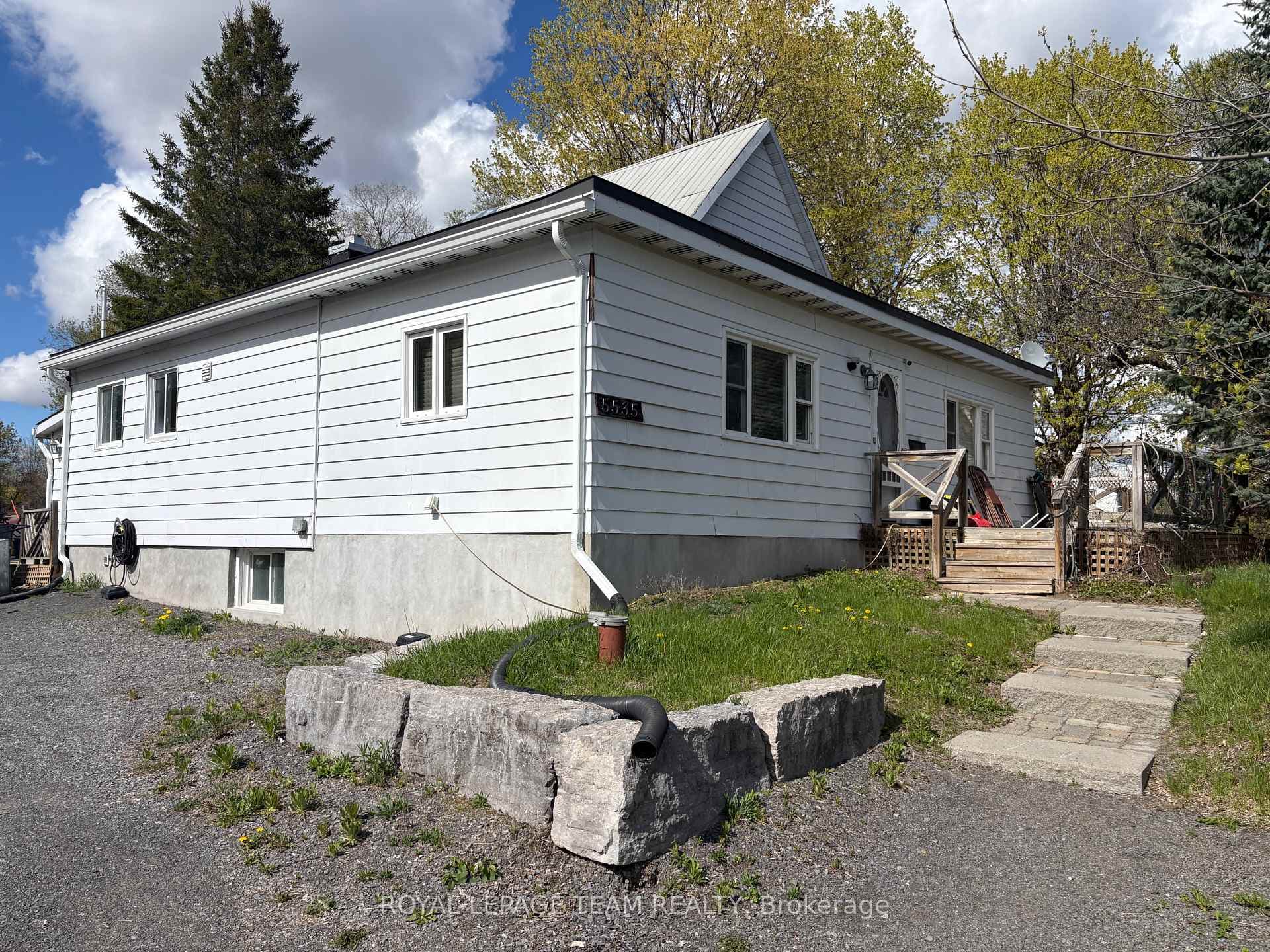 5535 Mitch Owens Road N, Blossom Park - Airport and Area, ON K1X 1C2