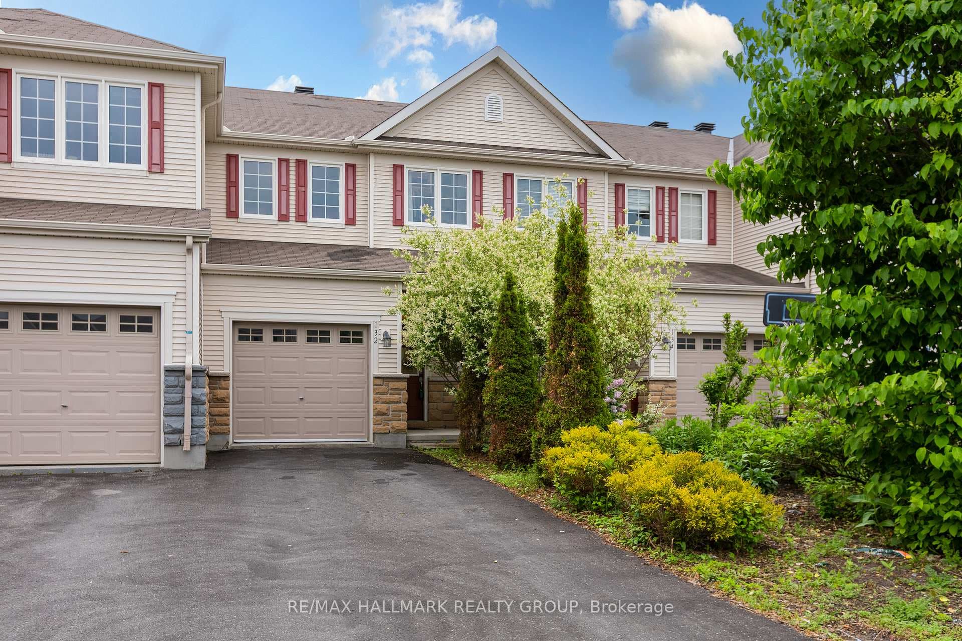132 LARAMIE Crescent, Barrhaven, ON K2J 5Z8