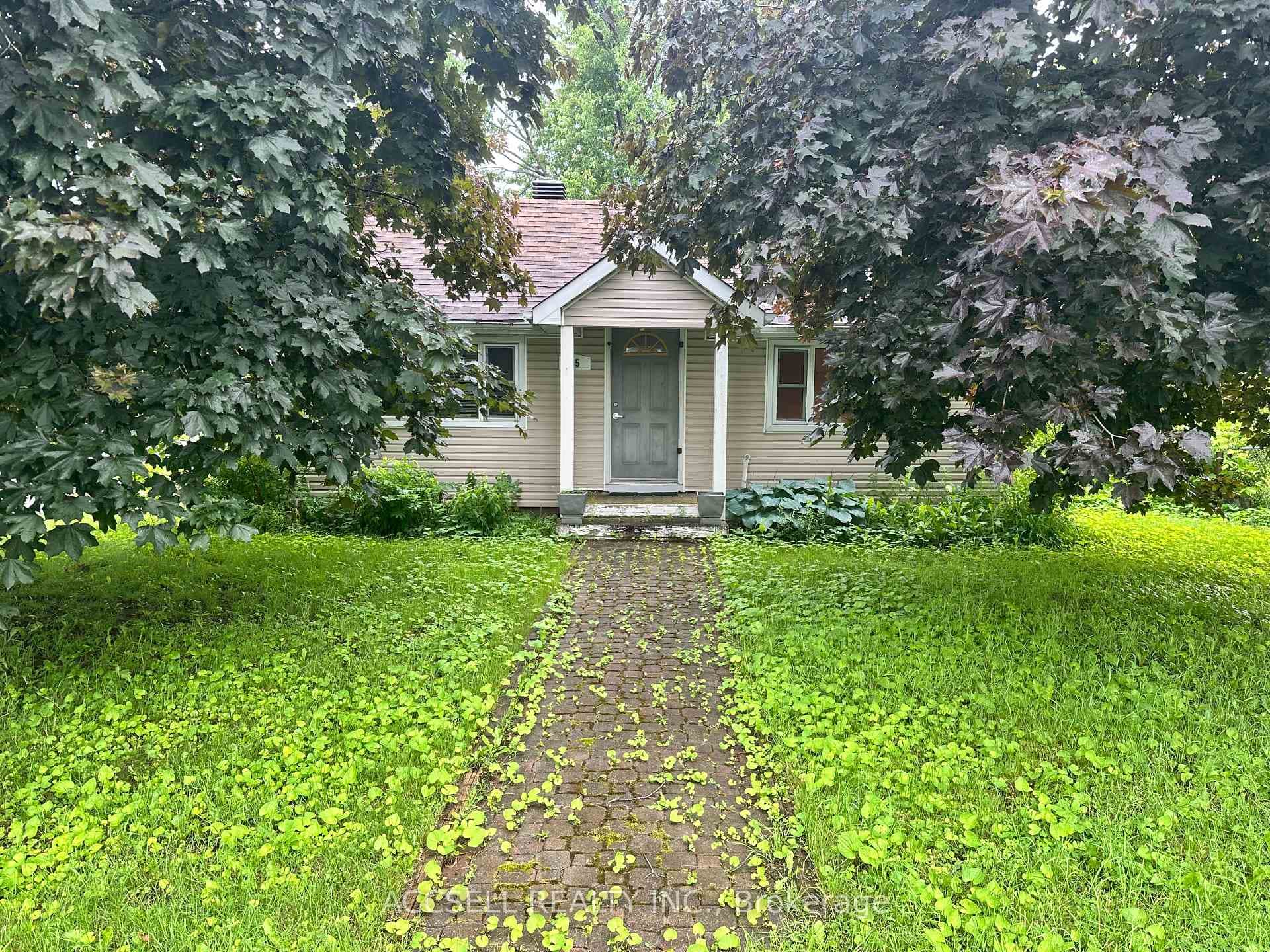 35 Lennox Street, Stittsville - Munster - Richmond, ON K0A 2Z0