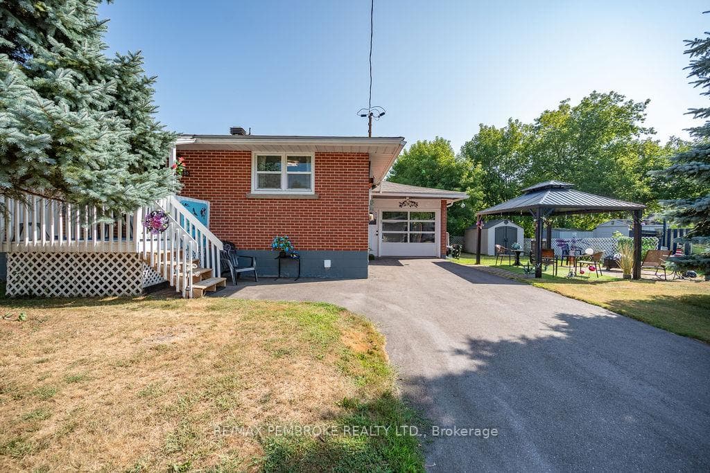 335 Willard Street, Pembroke, ON K8A 3T8
