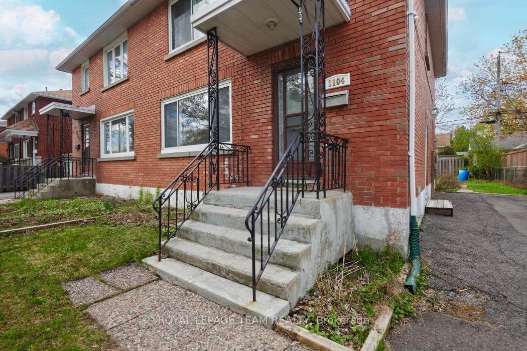 1104 Apolydor Avenue, Billings Bridge - Riverside Park and Area, ON K1H 8B2