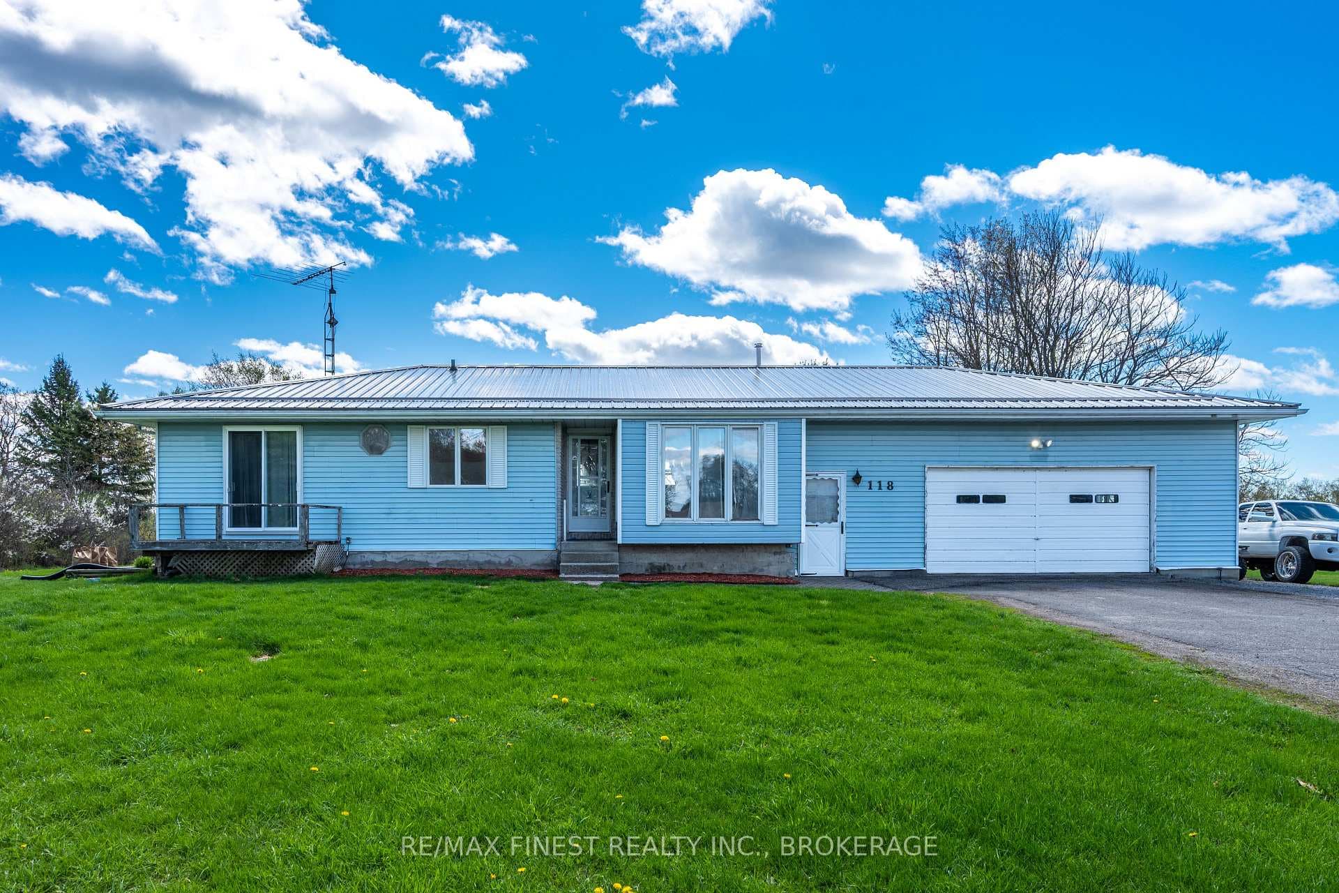 118 Quabbin Road, Leeds and the Thousand Islands, ON K0E 1R0