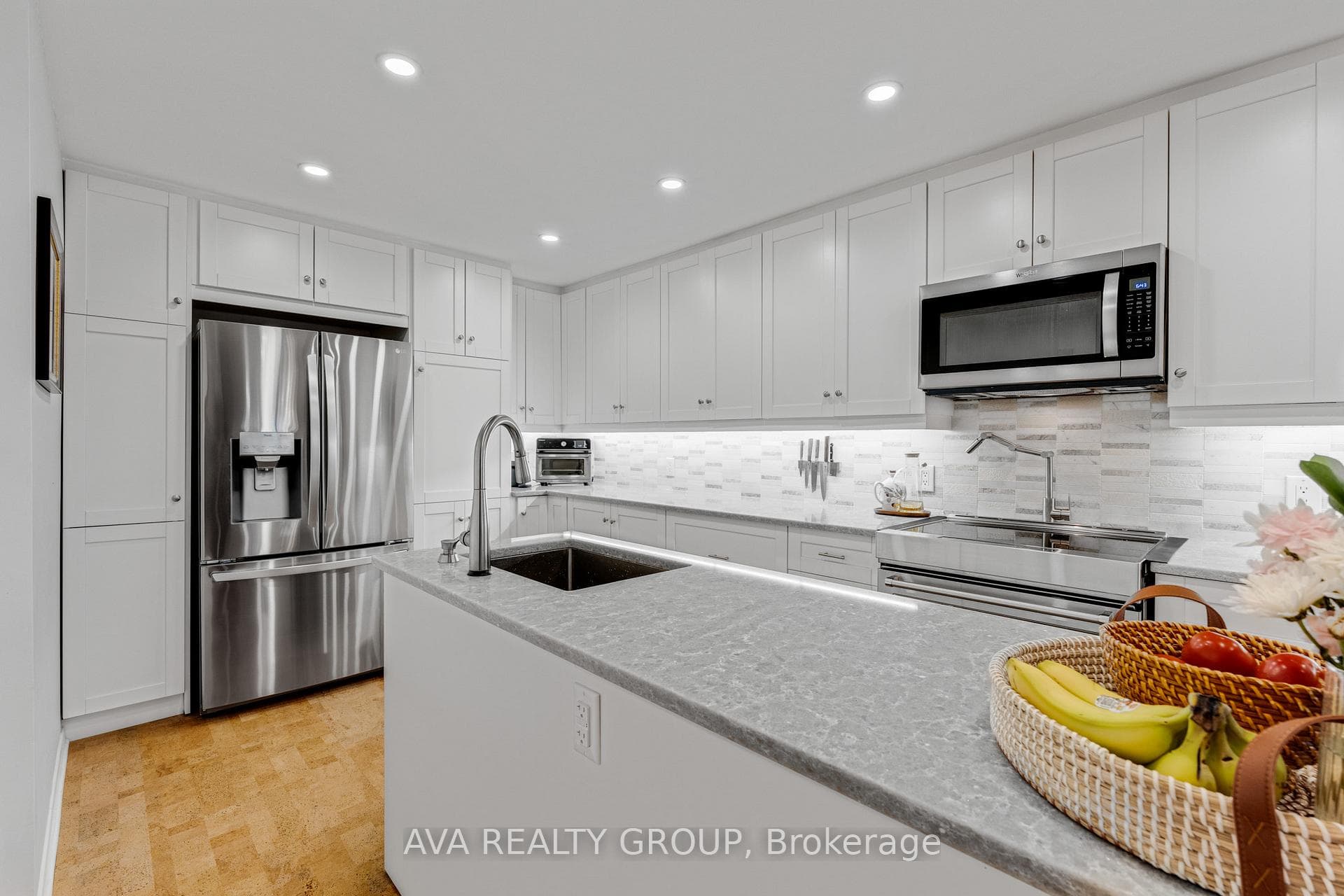 106 Stratas Court N, Kanata, ON K2L 3K4