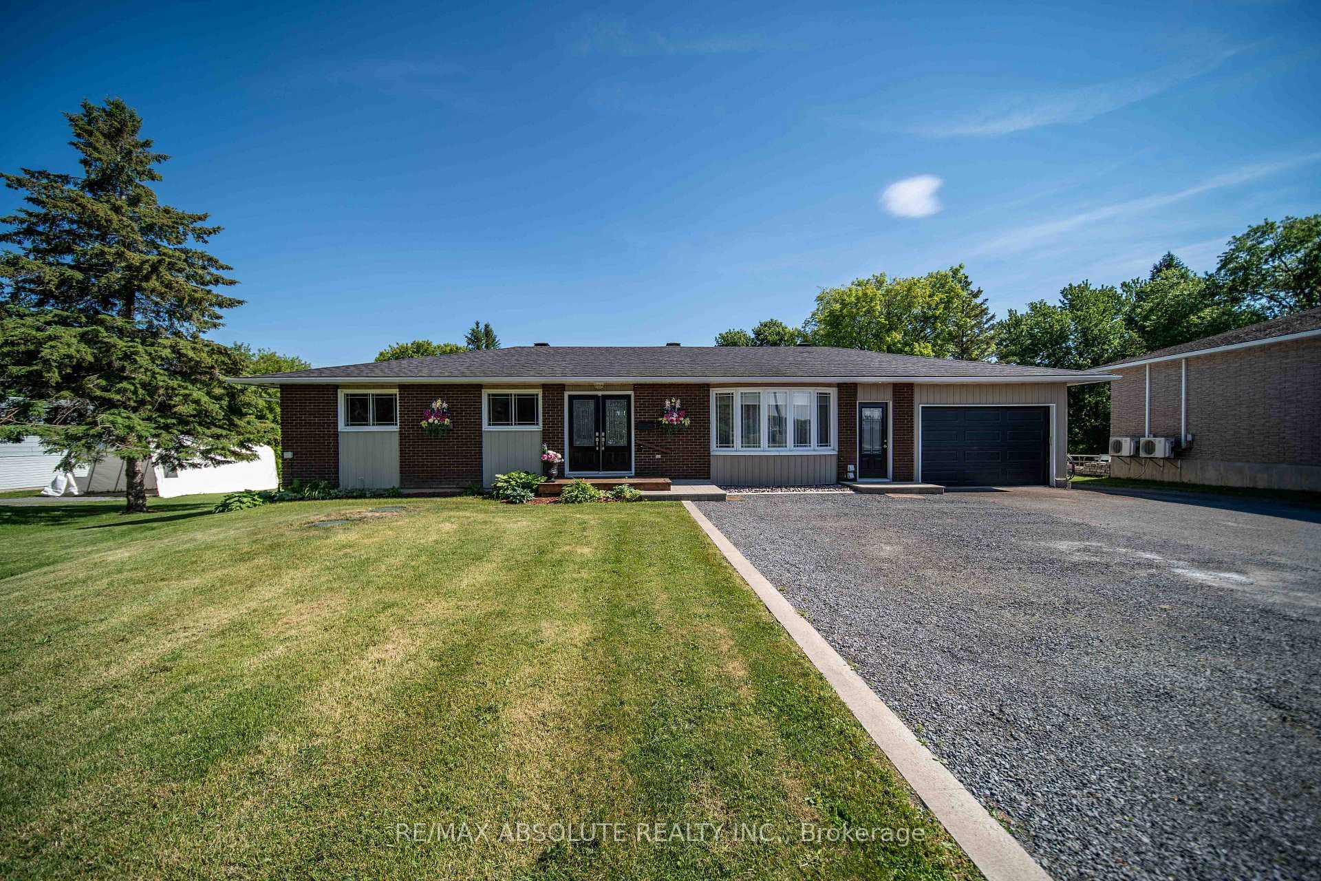 782 Notre Dame Street, Russell, ON K0A 1W1