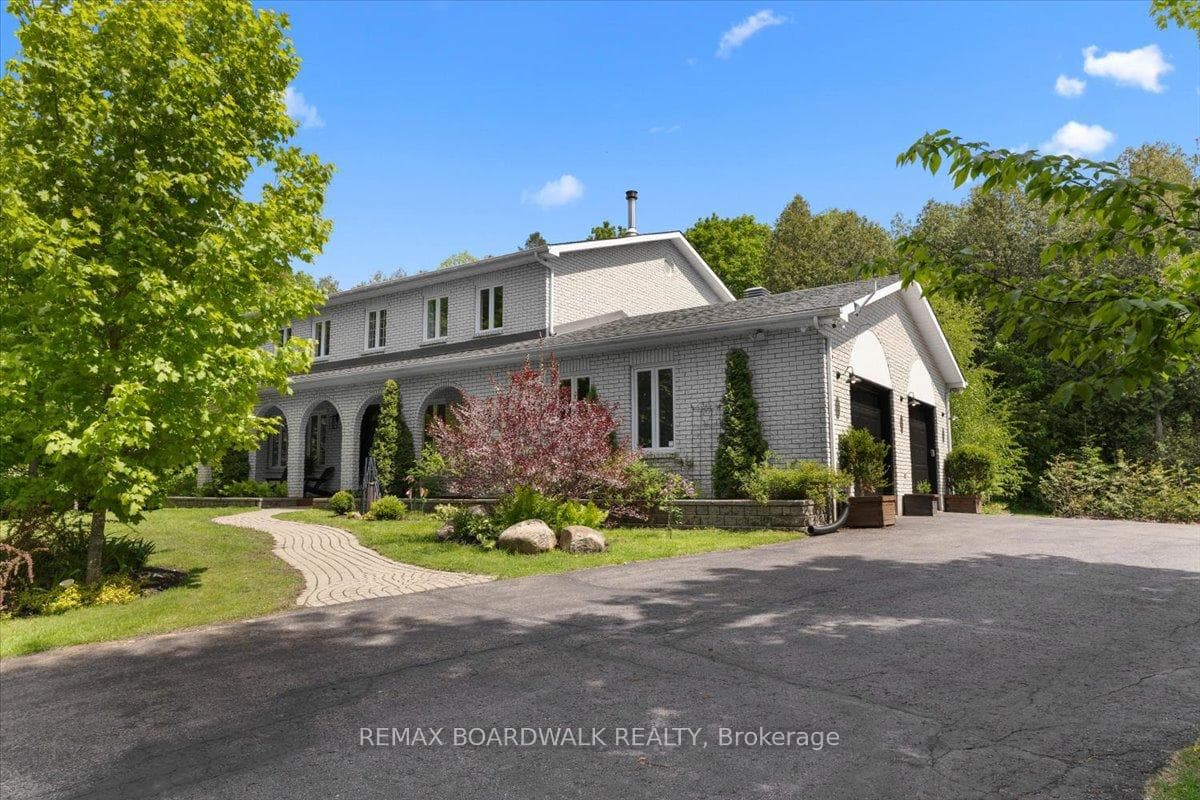 8128 MILES Crescent, Greely - Metcalfe - Osgoode - Vernon and Area, ON K0A 2P0