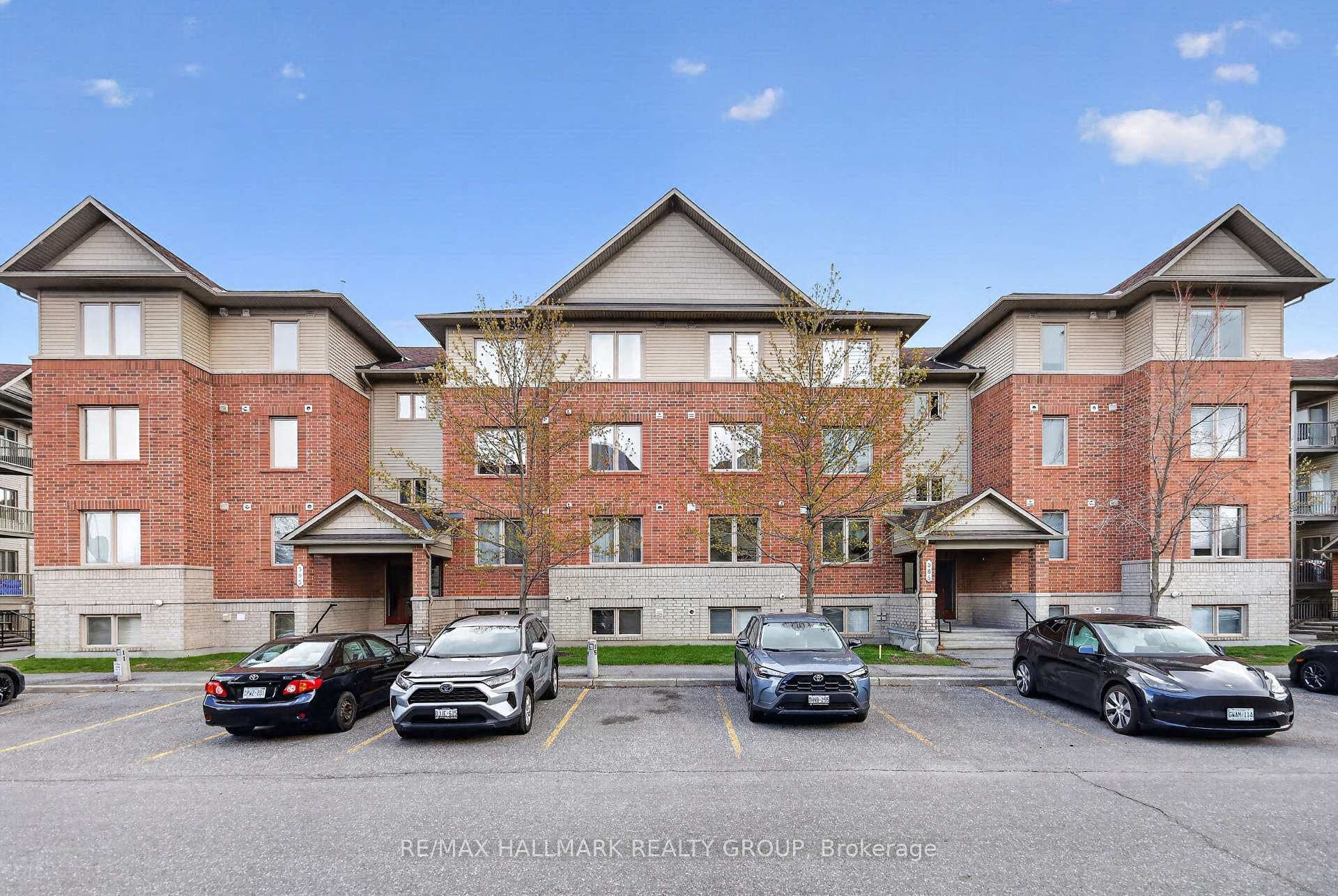 585 Stonefield Private 3, Barrhaven, ON K2G 4R5