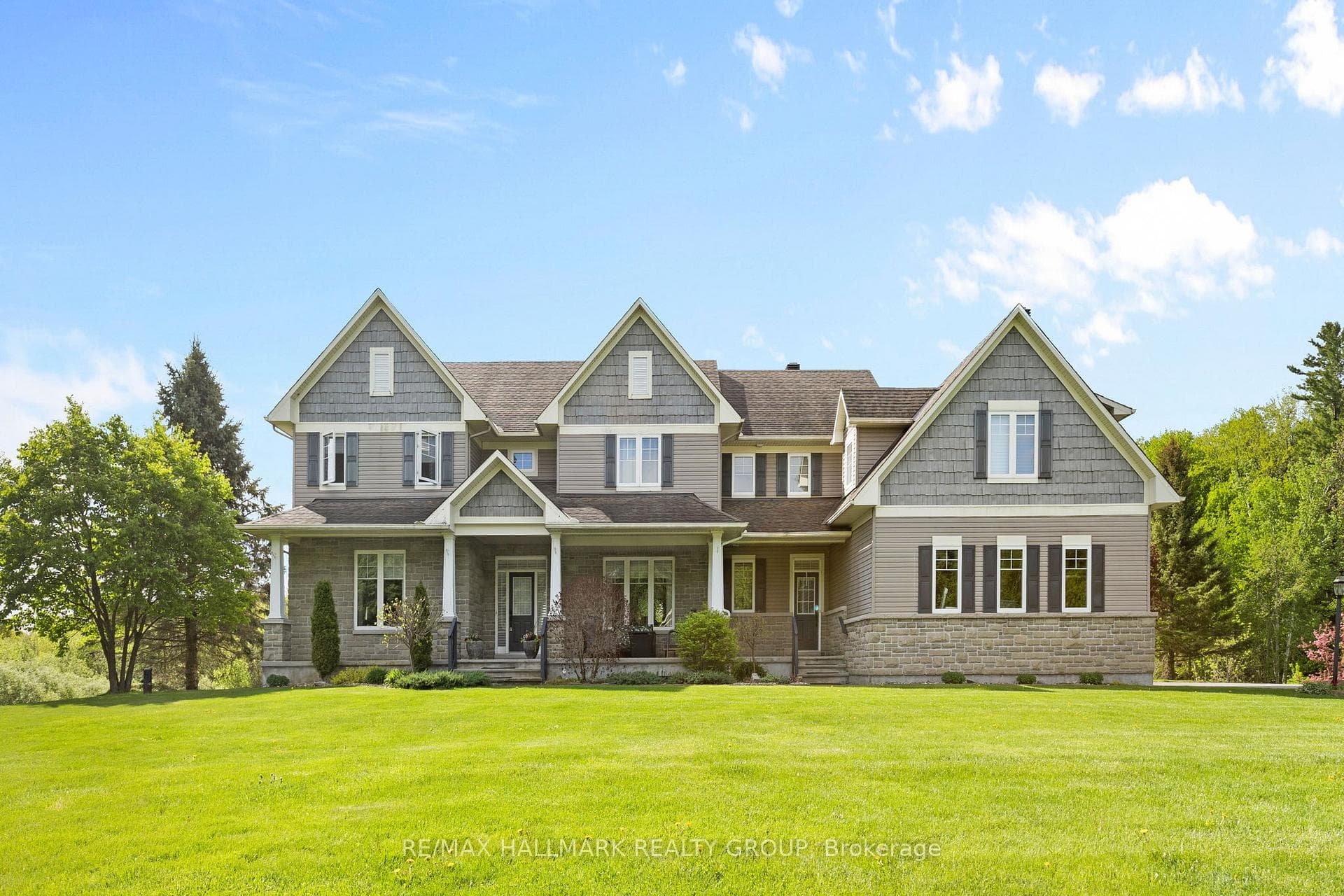 137 Goodman Drive, Kanata, ON K2W 1C7