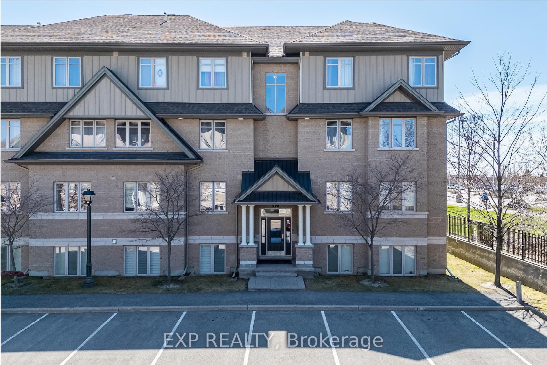 67 Tipperary Private N/A E, Barrhaven, ON K2J 2T3