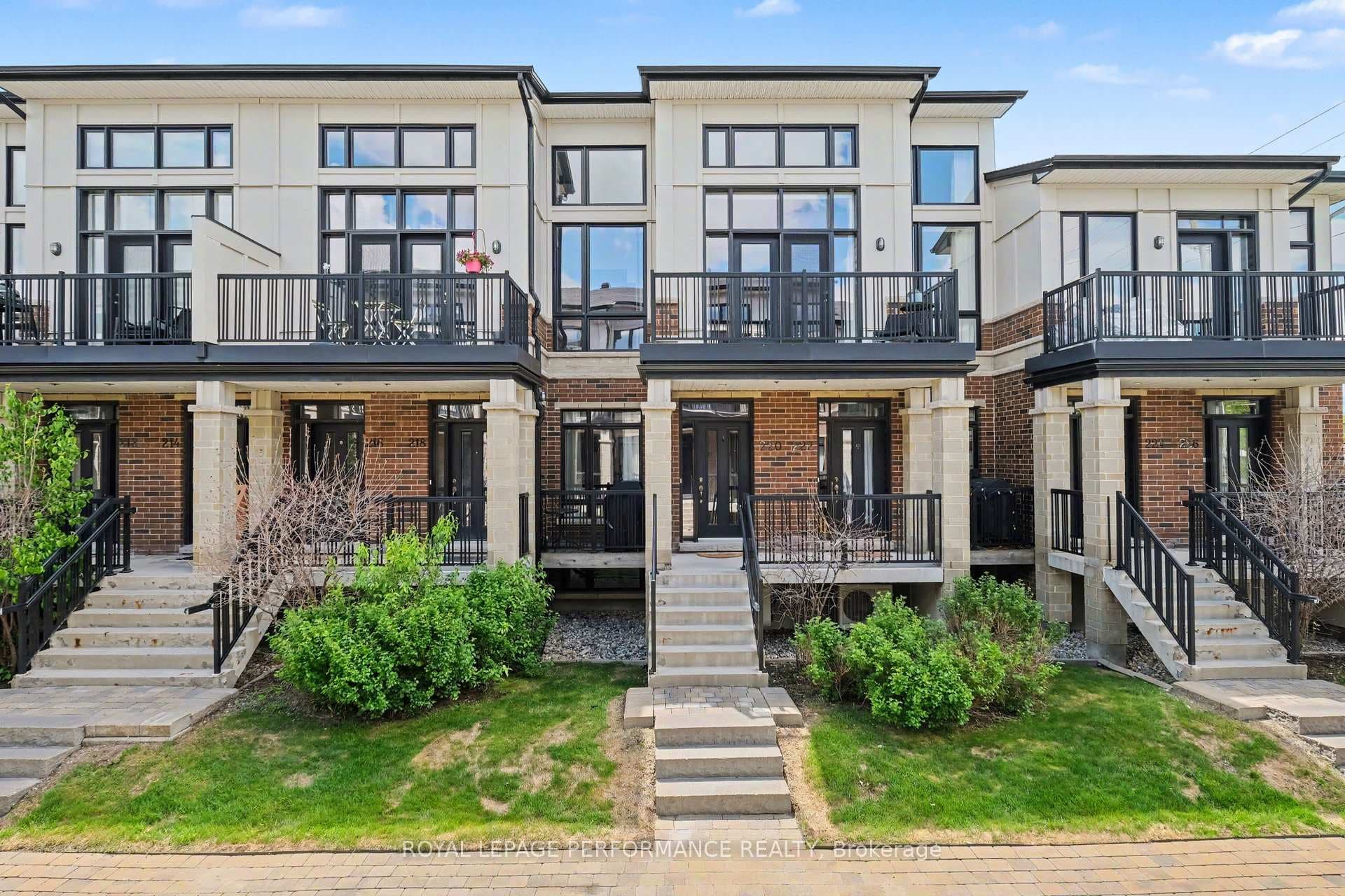 220 Pembina Private, Blossom Park - Airport and Area, ON K4M 0G7