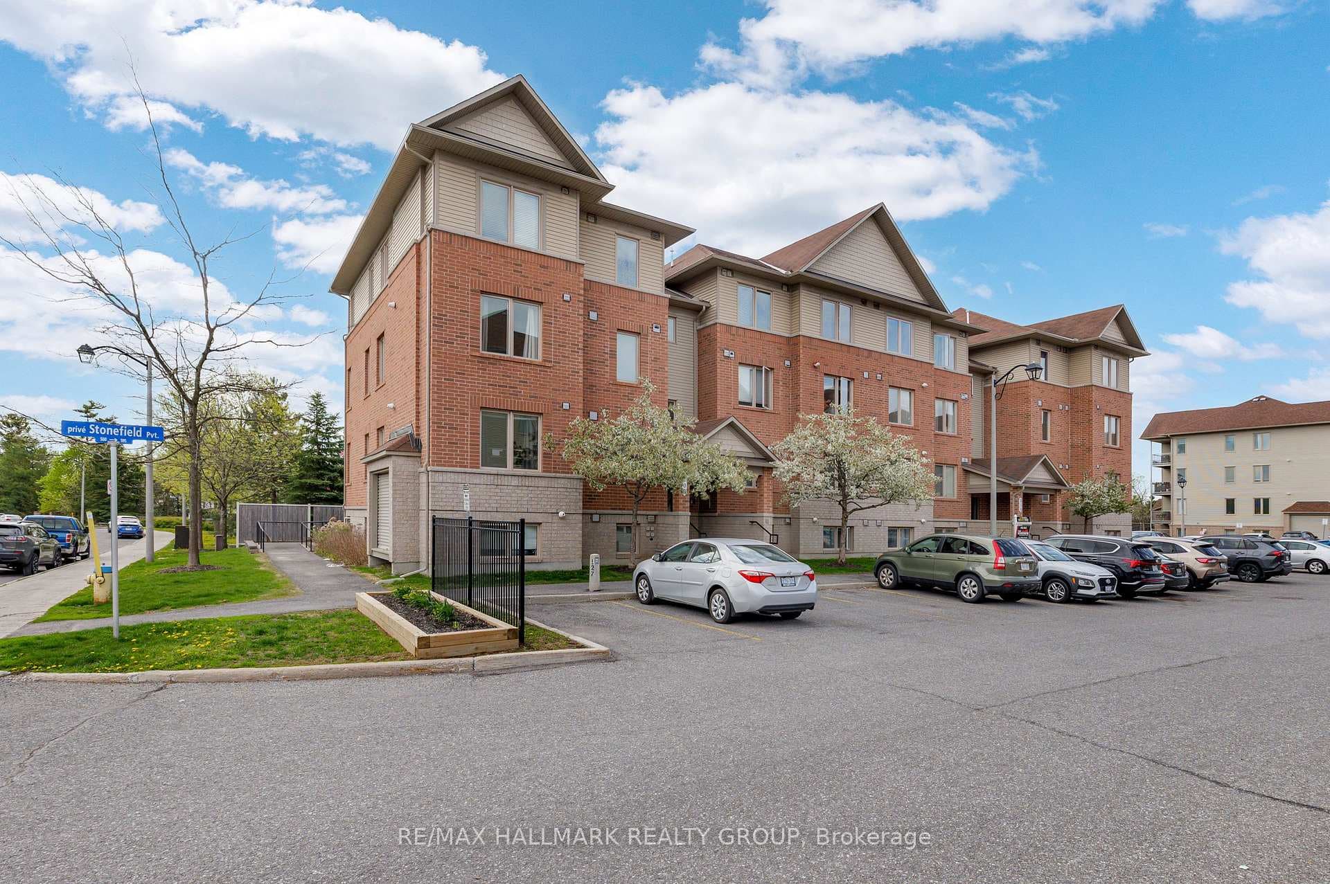 500 Stonefield Private 6, Barrhaven, ON K2G 4R3