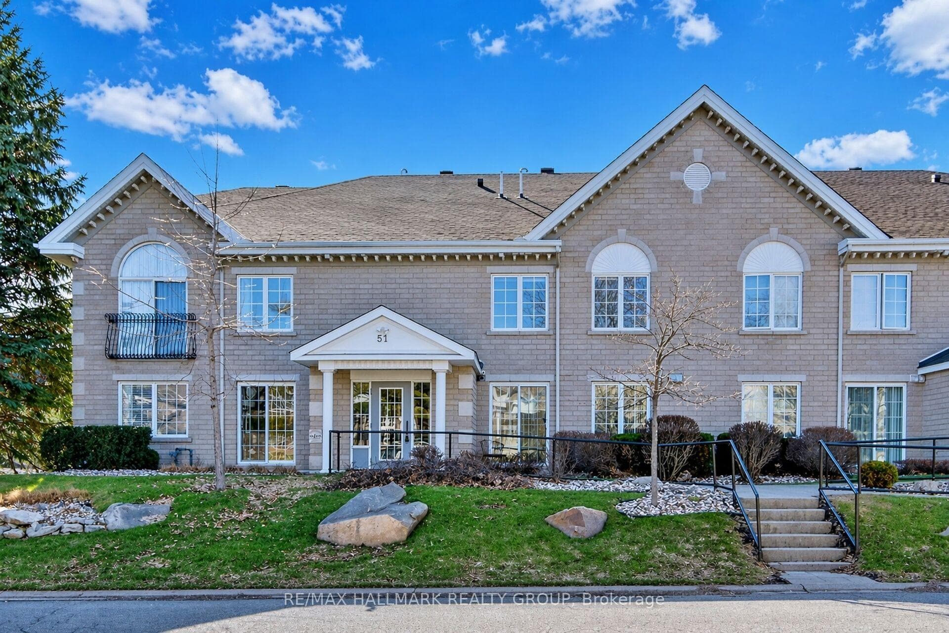 51 Robson Court 2B, Kanata, ON K2K 2W1