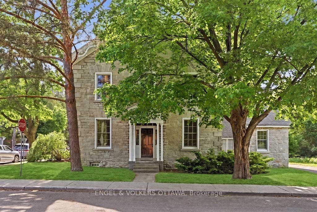 71 Thomas Street, New Edinburgh - Lindenlea, ON K1M 1M7