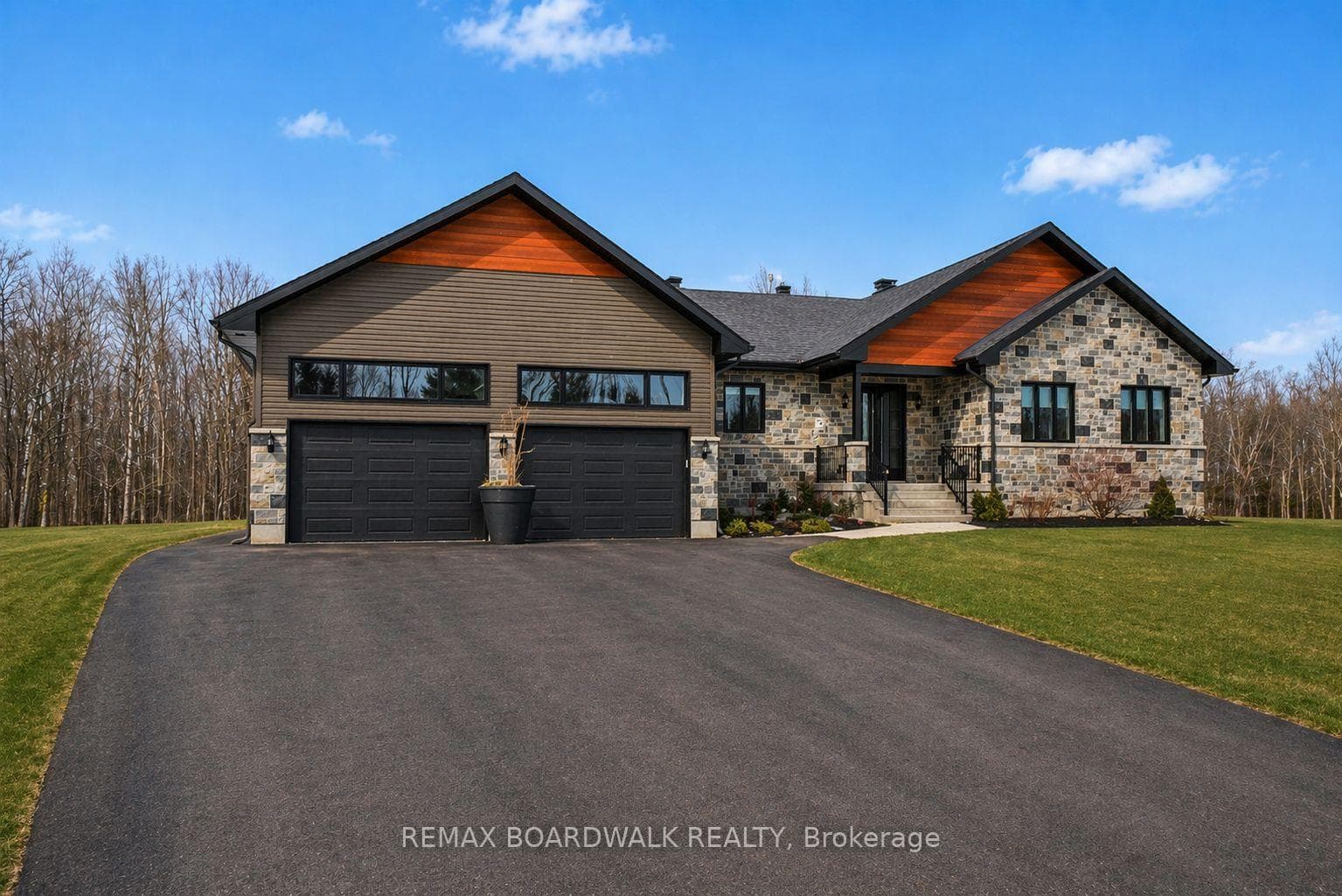 139 St Thomas Street, Russell, ON K0A 3H0