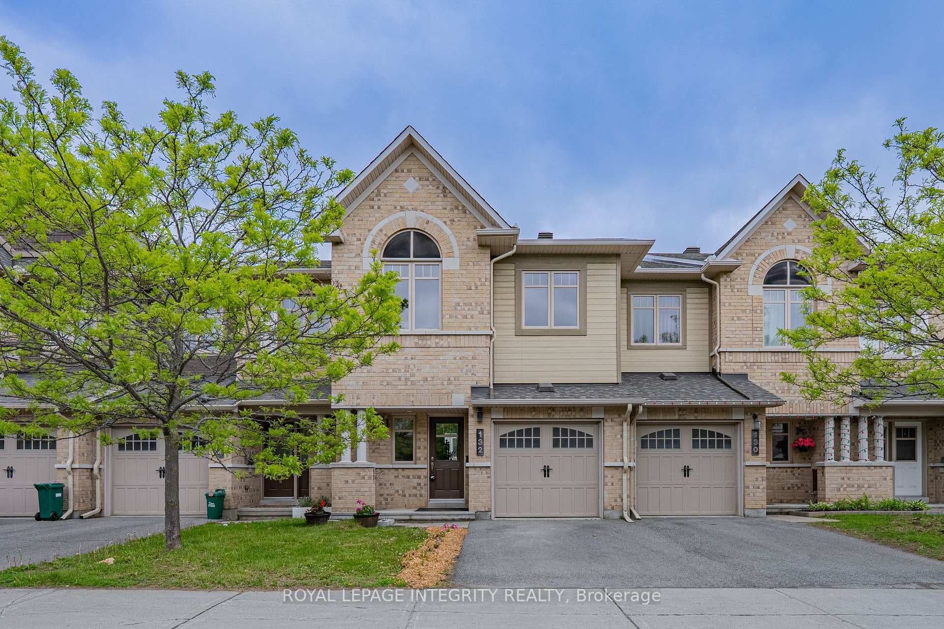132 Mancini Way E, Barrhaven, ON K2J 3V1