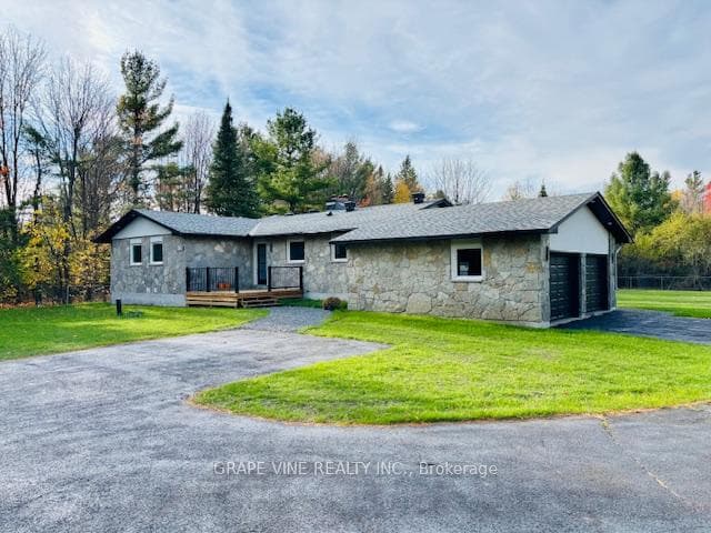 135 Manion Road, Carp - Huntley Ward, ON K0A 1L0