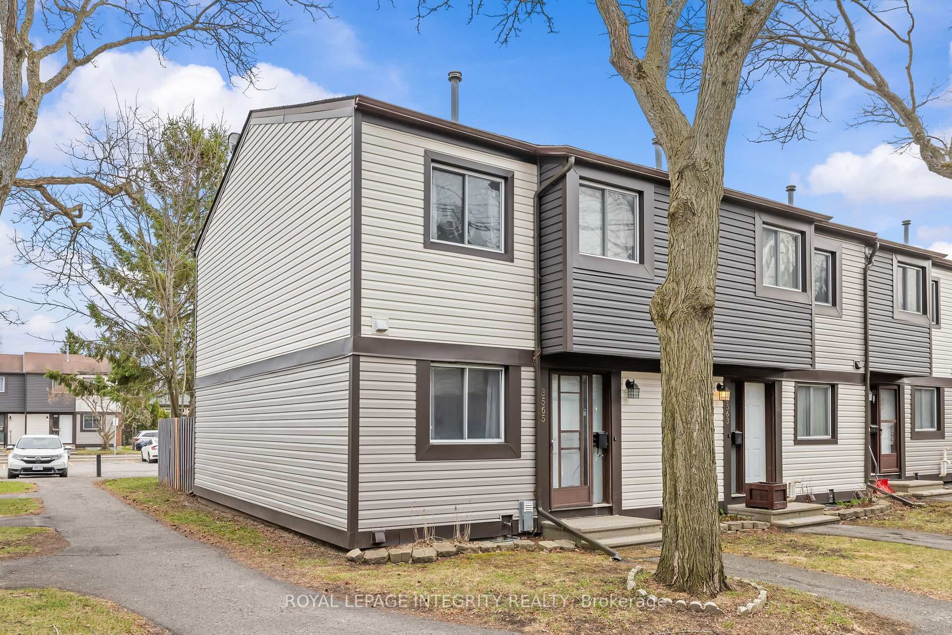 3565 Aladdin Lane, Blossom Park - Airport and Area, ON K1T 1E2