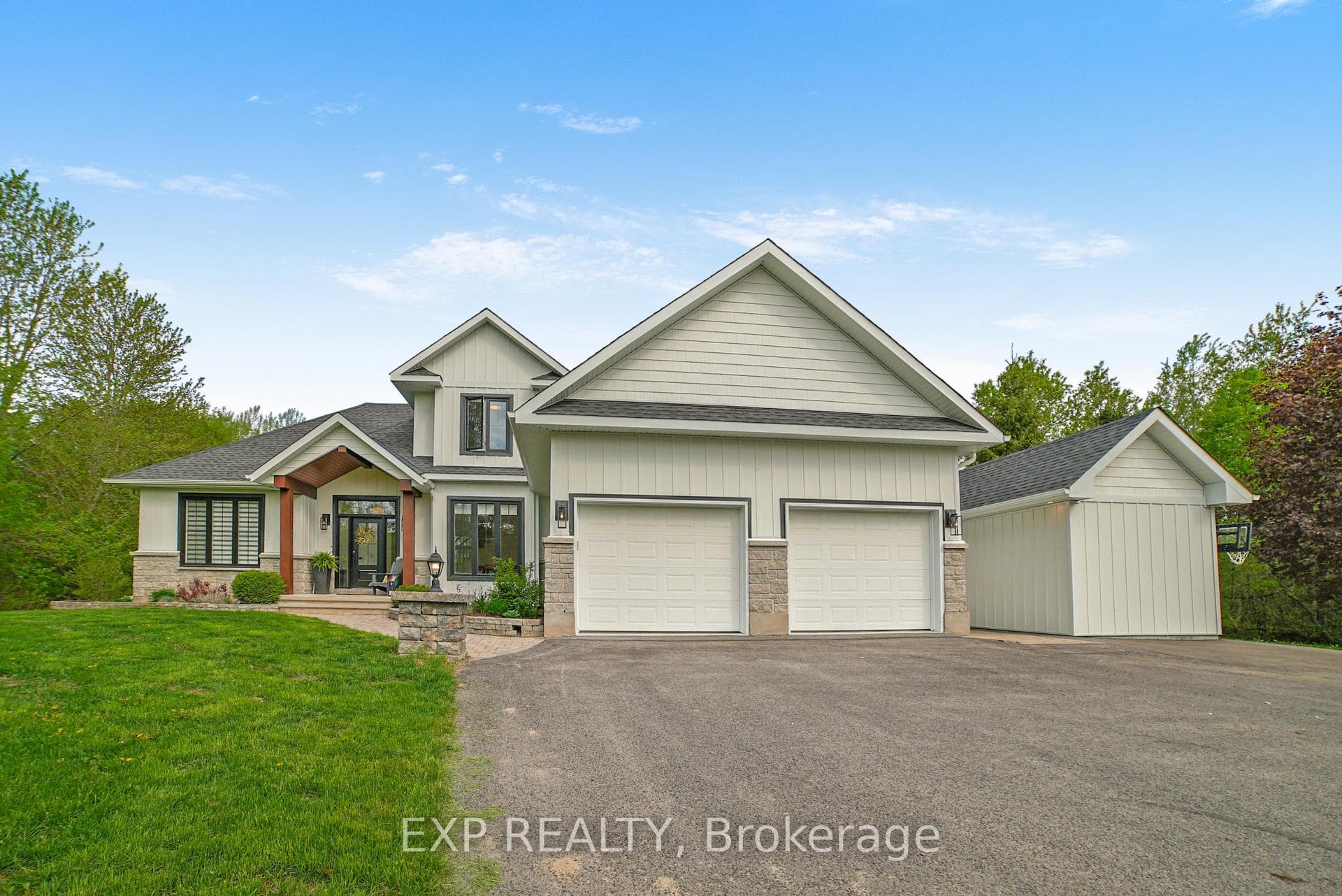 124 Wilbert Cox Drive, Carp - Huntley Ward, ON K0A 1L0