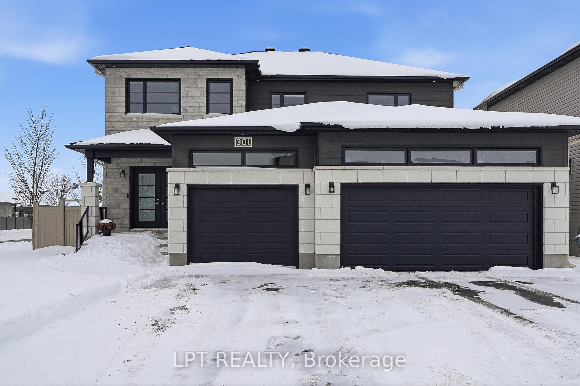 301 Moonlight Drive, Russell, ON K4R 0L1