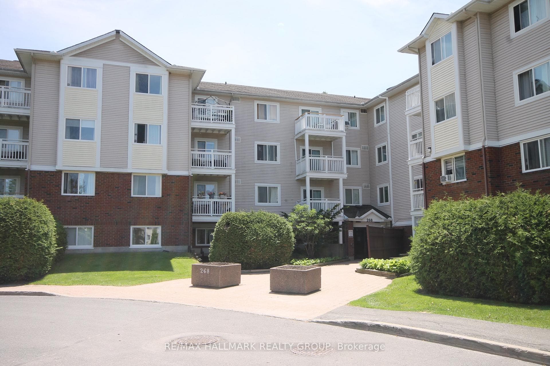 268 Lorry Greenberg Drive 311, Hunt Club - South Keys and Area, ON K1T 3K1