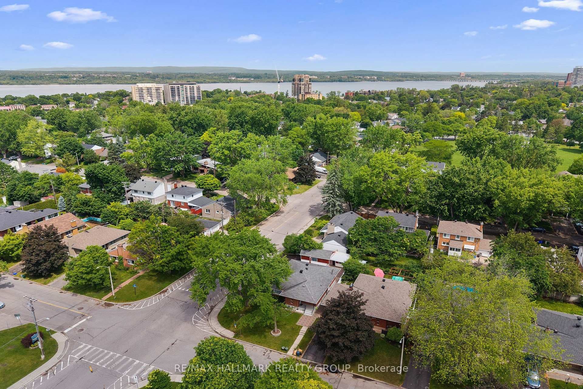2075 Neepawa Avenue, Carlingwood - Westboro and Area, ON K2A 3L7