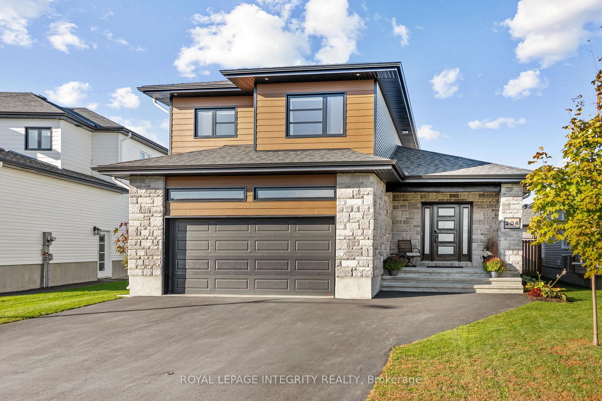 204 Hybrid Street, Russell, ON K0A 1W0