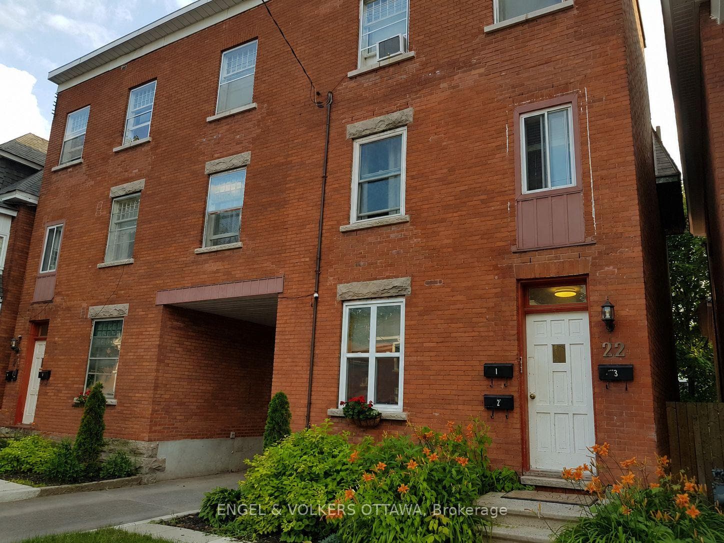 22-24 St Francis Street, West Centre Town, ON K1Y 1W5