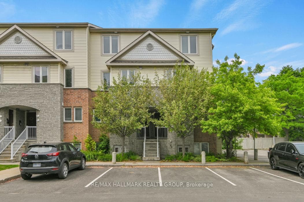39 Strathaven Private, Cyrville - Carson Grove - Pineview, ON K1J 1K7