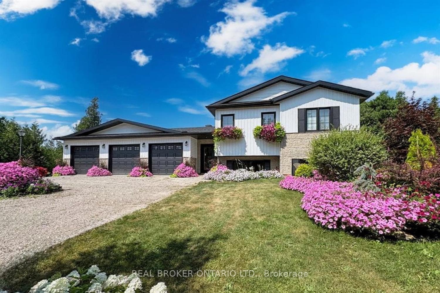 486 CODE Drive, Montague, ON K7A 4S6