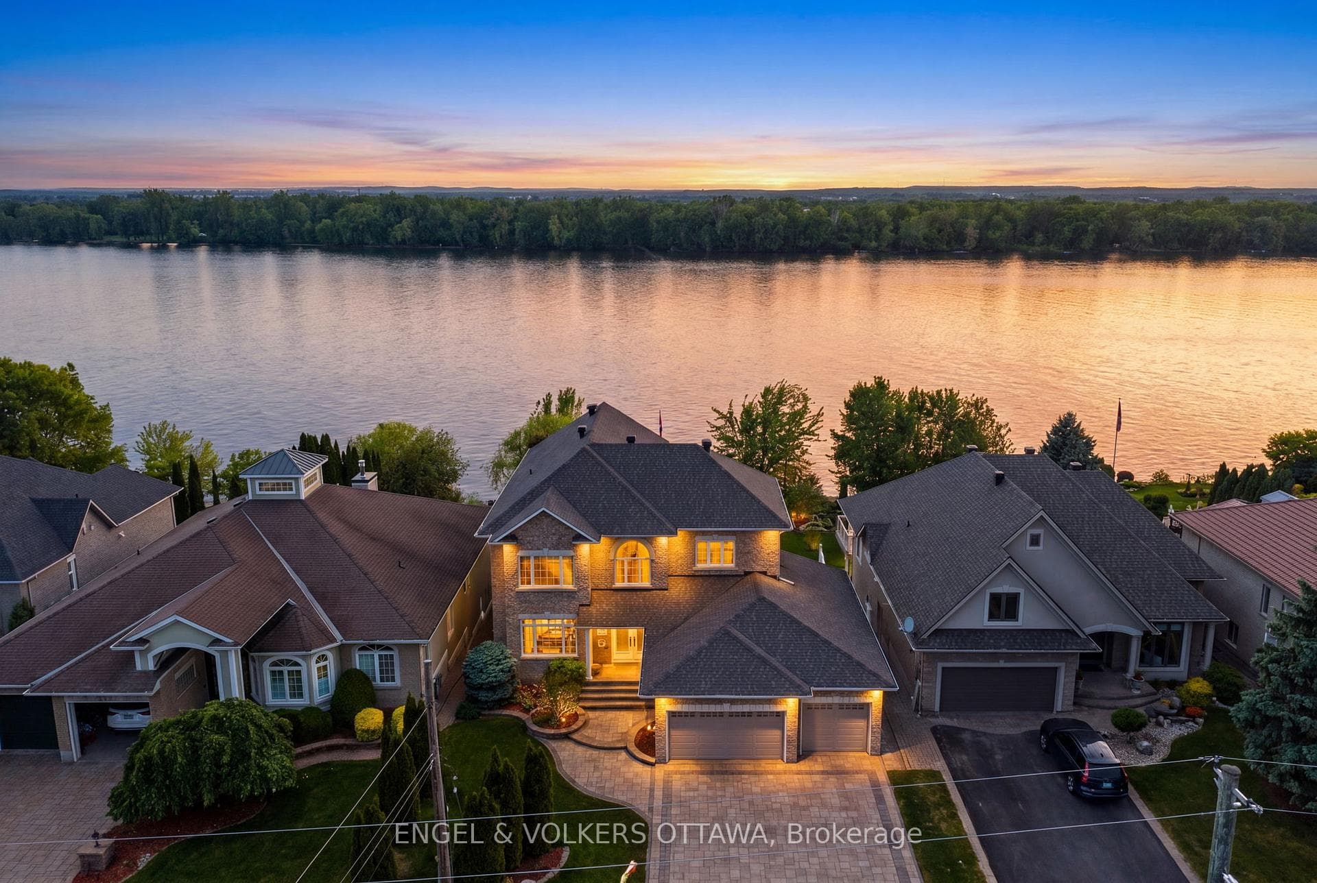 6373 Radisson Way, Orleans - Convent Glen and Area, ON K1C 2Z9