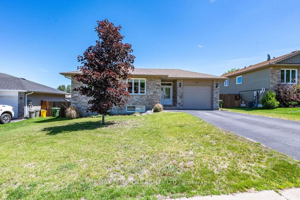 74 Oak Avenue, Petawawa, ON K8H 0B5