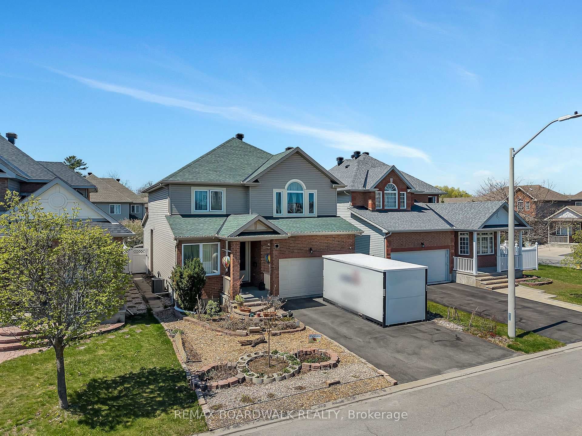 102 Mosswood Court, Hunt Club - Windsor Park Village and Area, ON K1V 0N6
