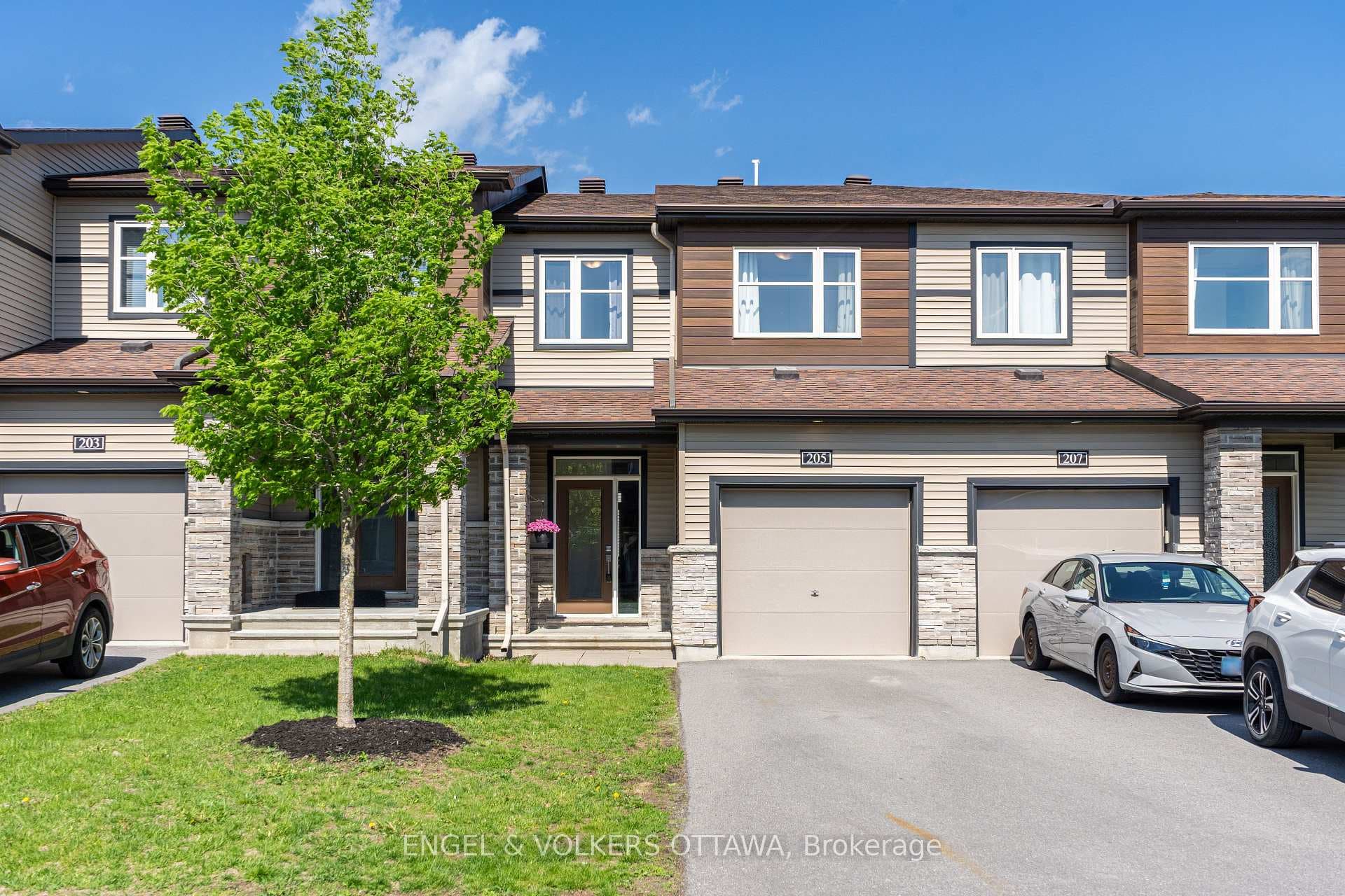 205 Geyser Place, Barrhaven, ON K2J 6N9