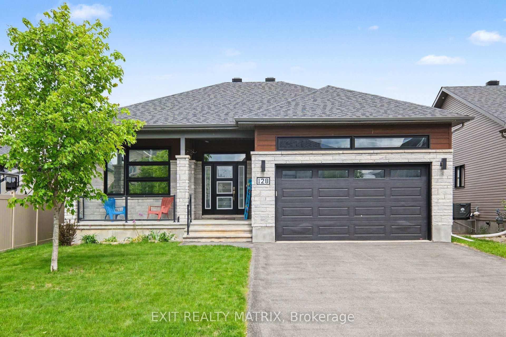 128 Lyon Street, Russell, ON K0A 1W0
