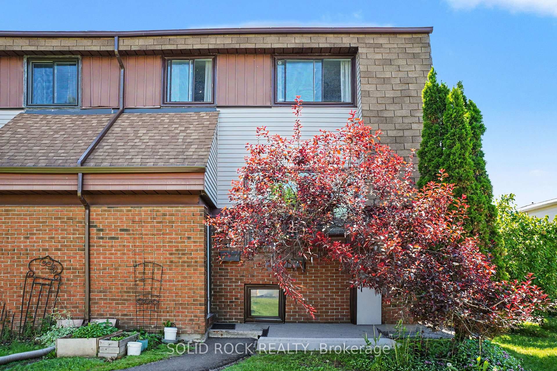 11D Woodvale Green N/A W D, South of Baseline to Knoxdale, ON K2G 4G9