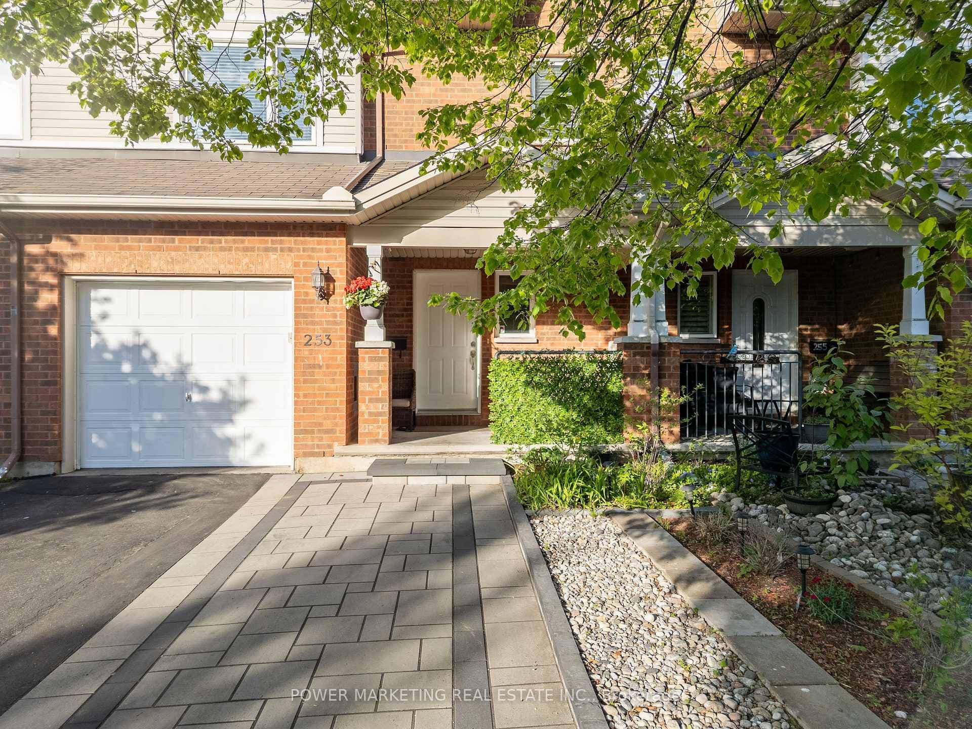 253 Parkin Circle, Blossom Park - Airport and Area, ON K1T 4H7