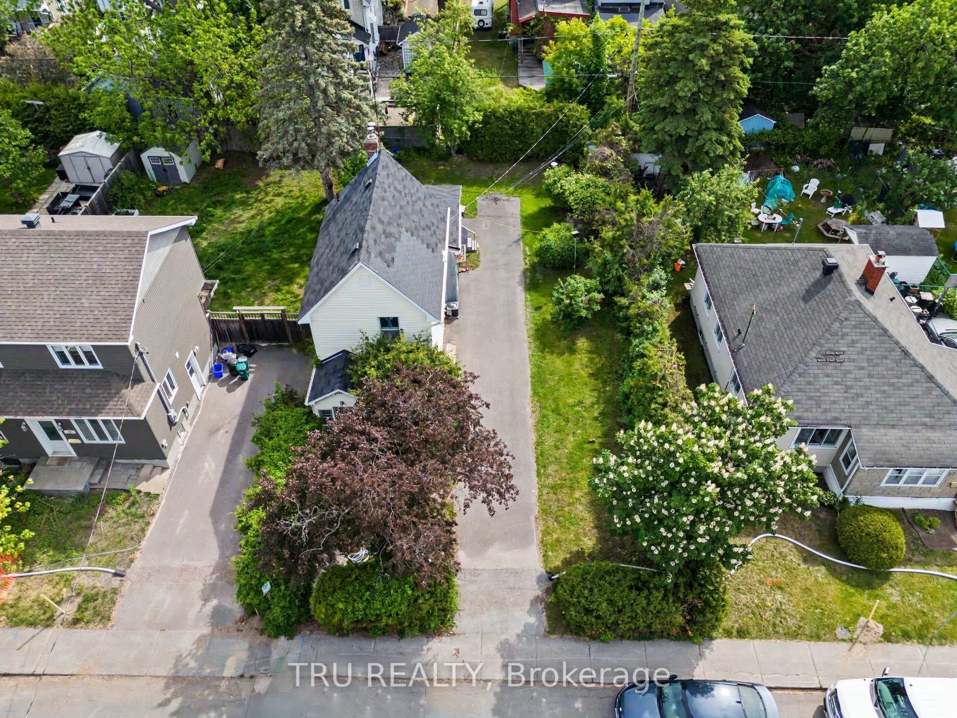 23 Anna Avenue, Carlington - Central Park, ON K1Z 7T5