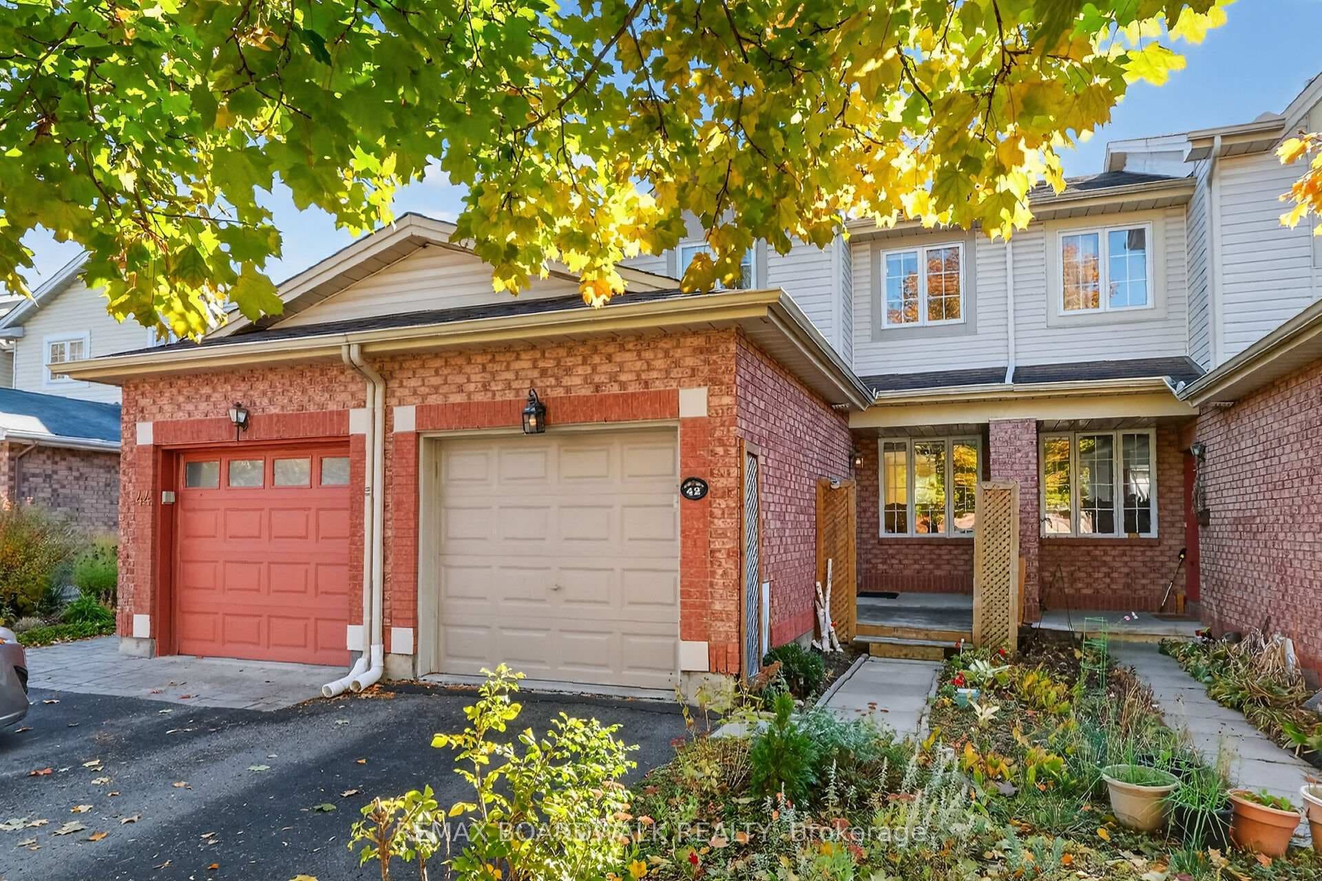 42 College Circle, Overbrook - Castleheights and Area, ON K1K 4R8