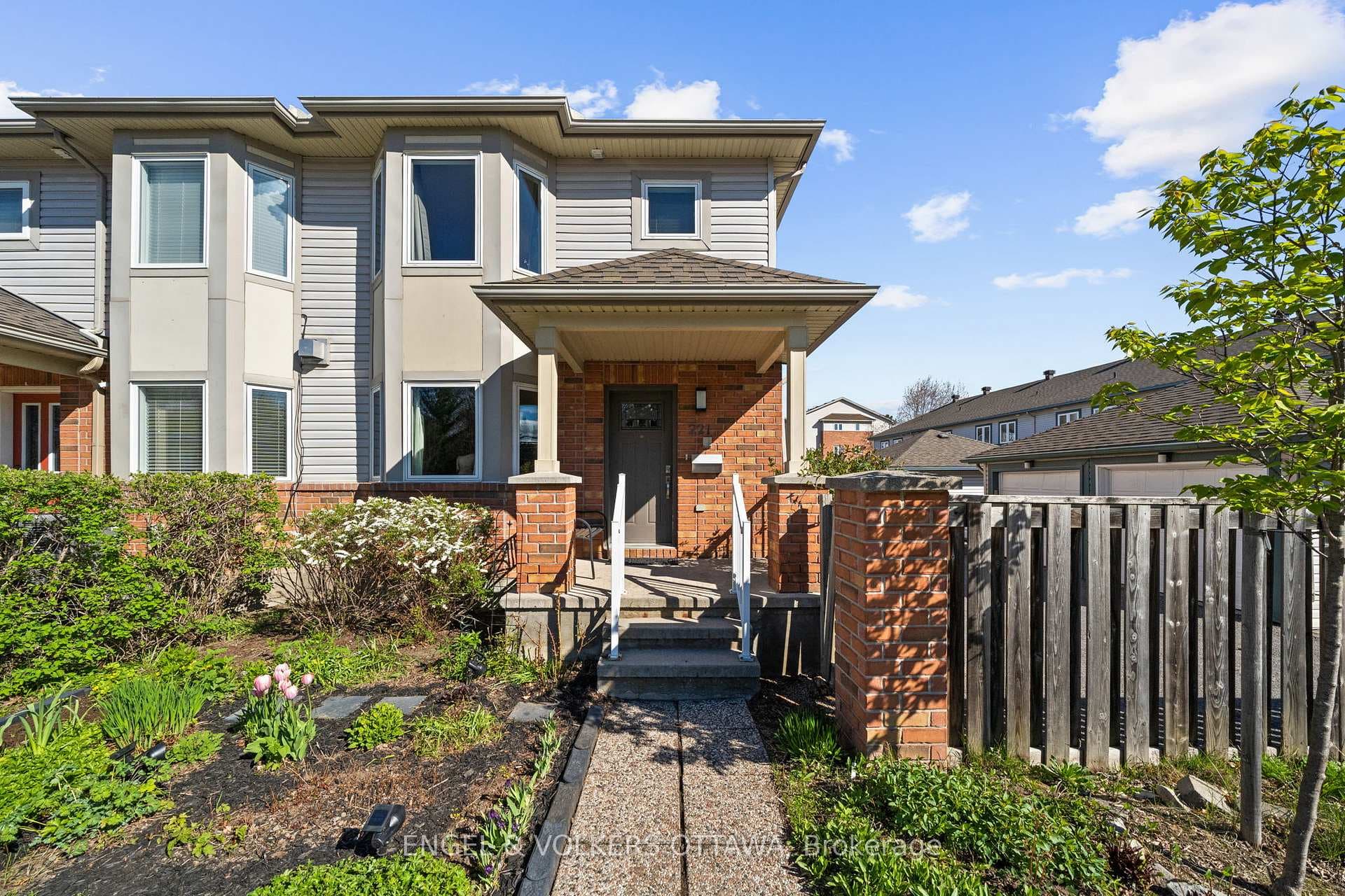 221 Monterey Drive, South of Baseline to Knoxdale, ON K2H 7B1