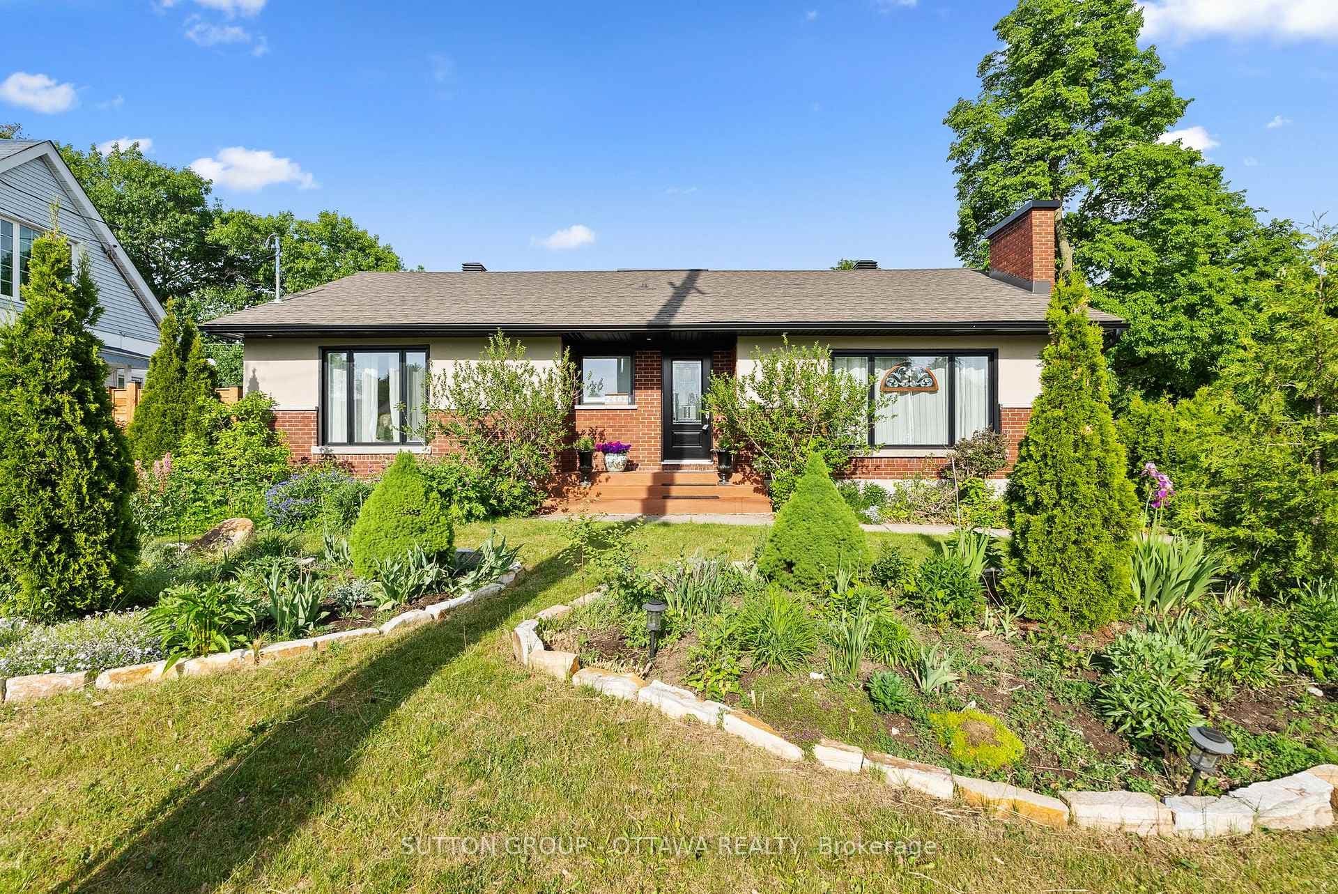 2461 Alta Vista Drive, Alta Vista and Area, ON K1H 7M9
