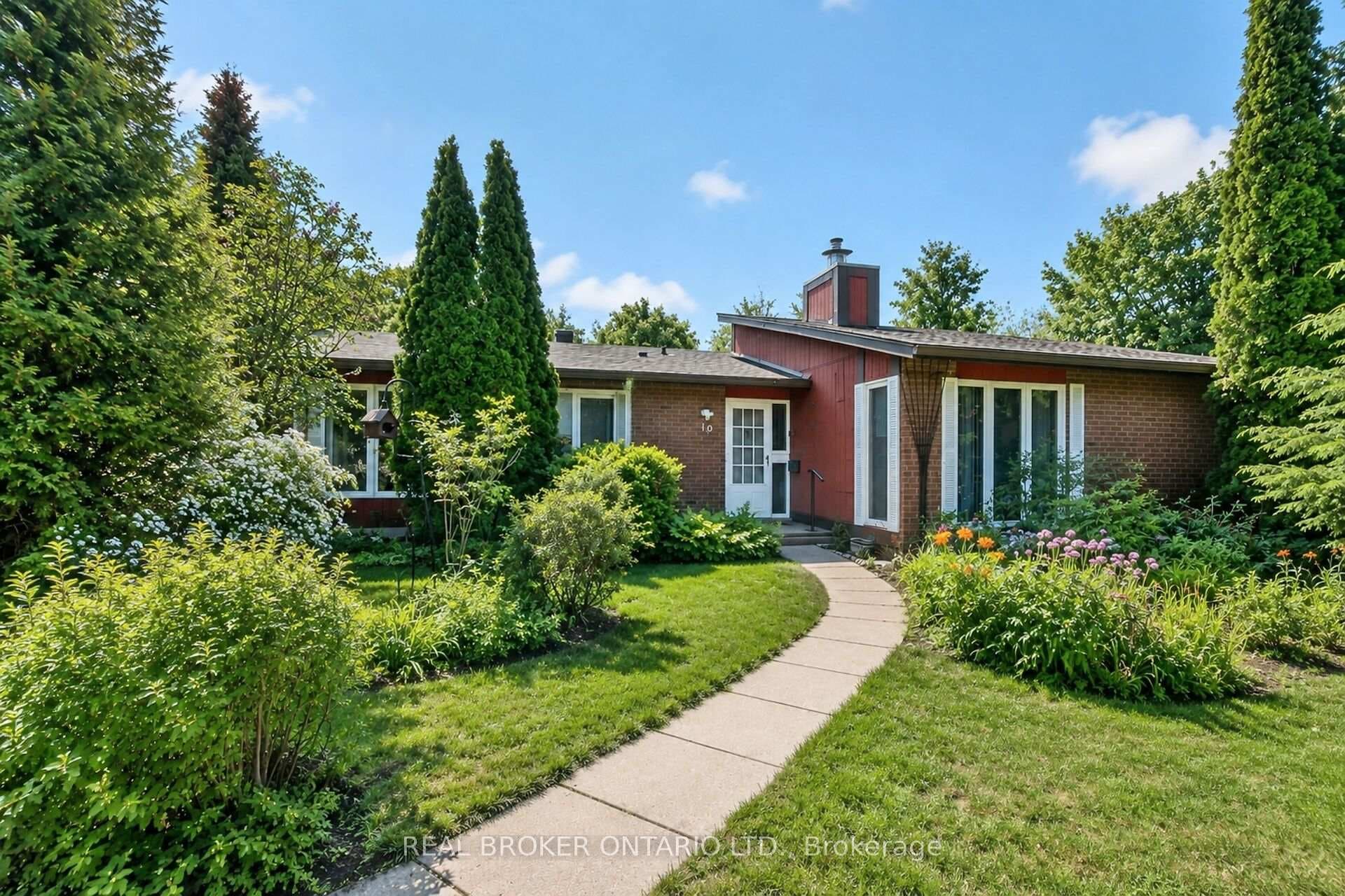 10 Amundsen Crescent, Kanata, ON K2L 1A7